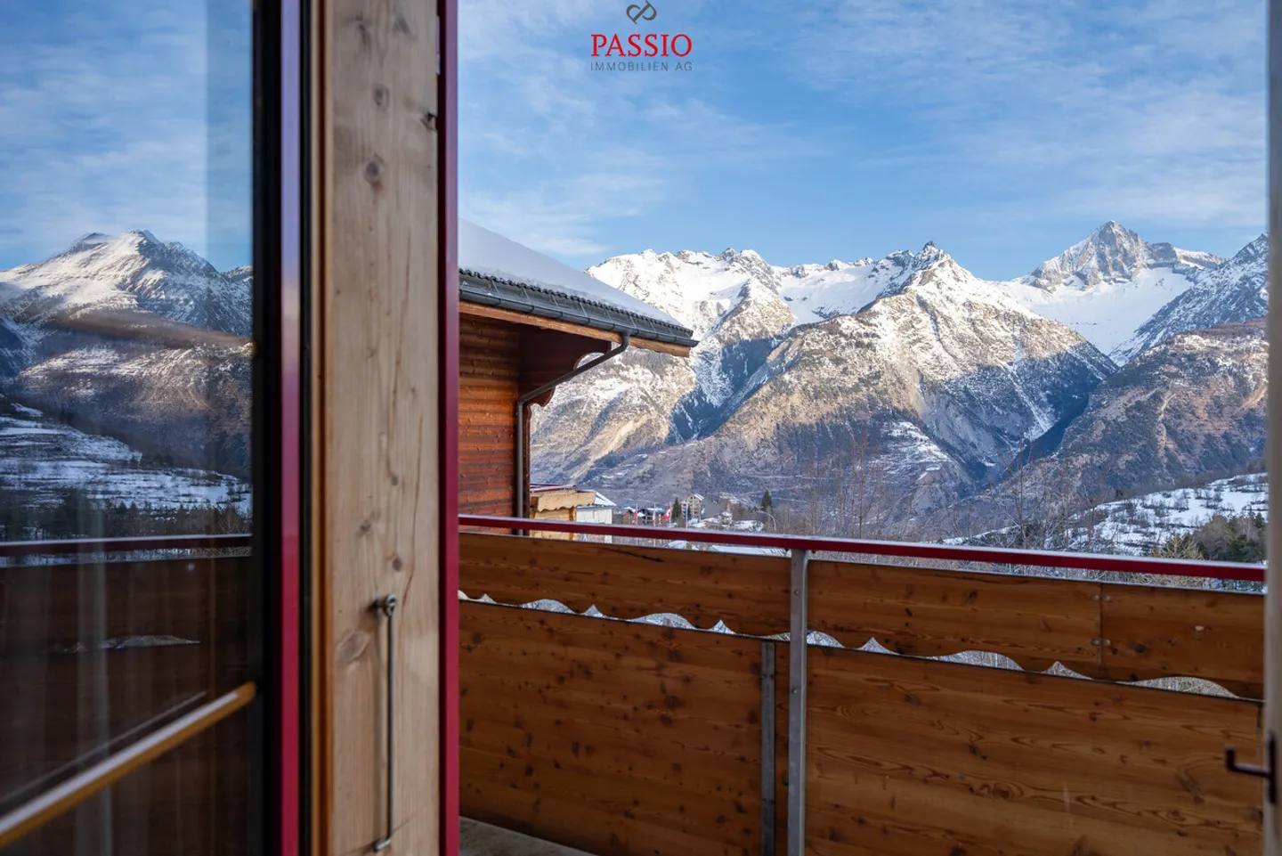Maison en bois de mélèze de 6,5 pièces avec vue fantastique sur les Alpes - Photo 2 sur 35