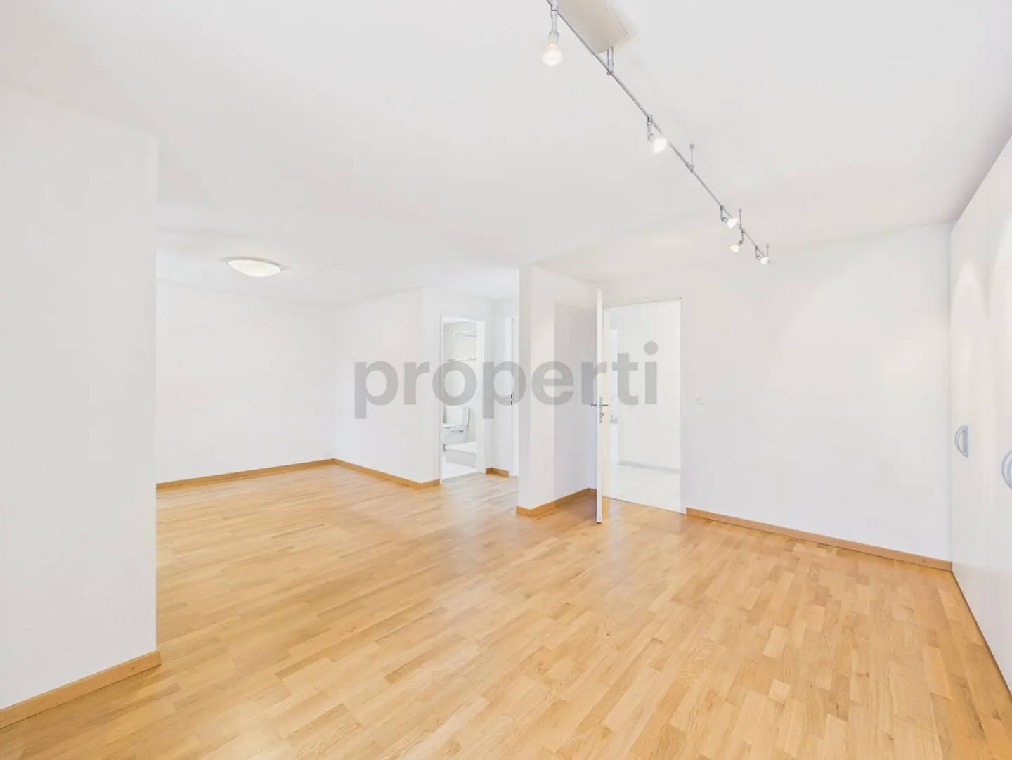 Modernes Apartment mit sonniger Terrasse - Foto 9 von 14