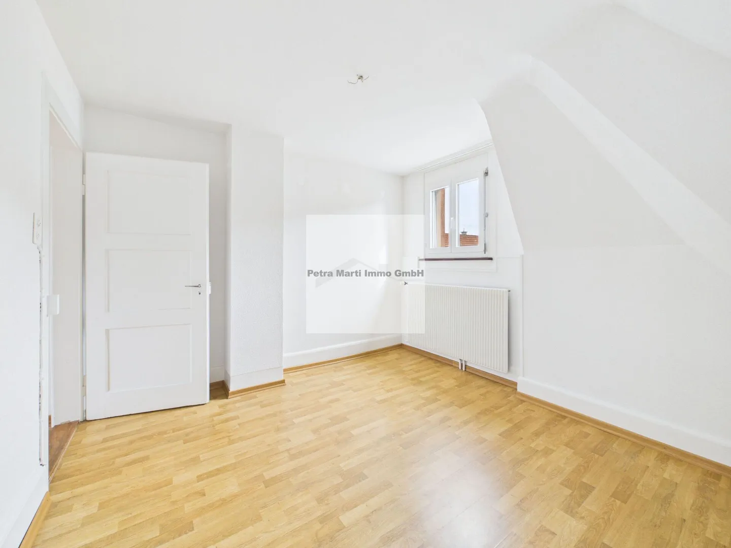 Accogliente appartamento mansardato di 3.5 locali in posizione tranquilla - Foto 4 di 11