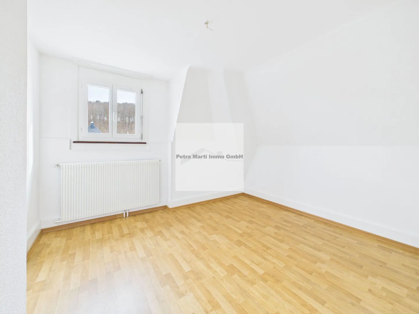 Accogliente appartamento mansardato di 3.5 locali in posizione tranquilla - Foto 5 di 11