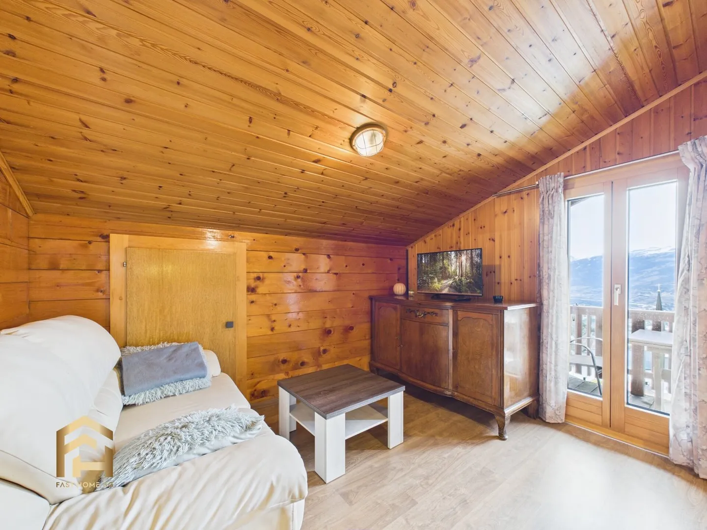 Renovated, cozy 2.5-room attic apartment in the mountain village of Ergisch - Photo 2 of 13