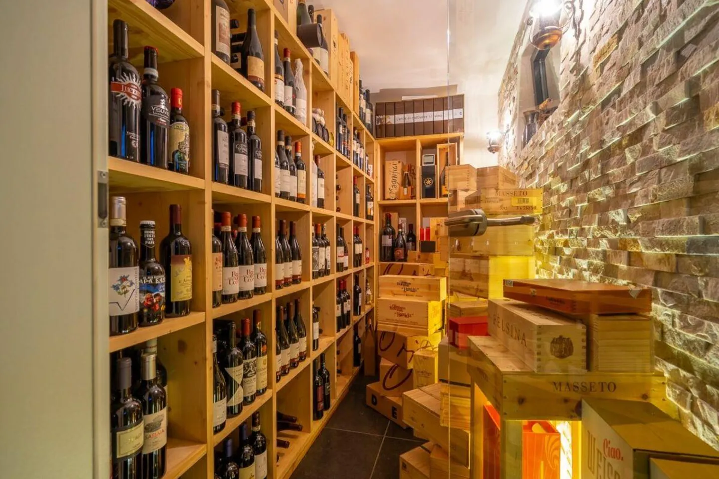 COMANO · MODERN VILLA WITH POOL AND ADVANCED HOME AUTOMATION - Photo 3 of 13