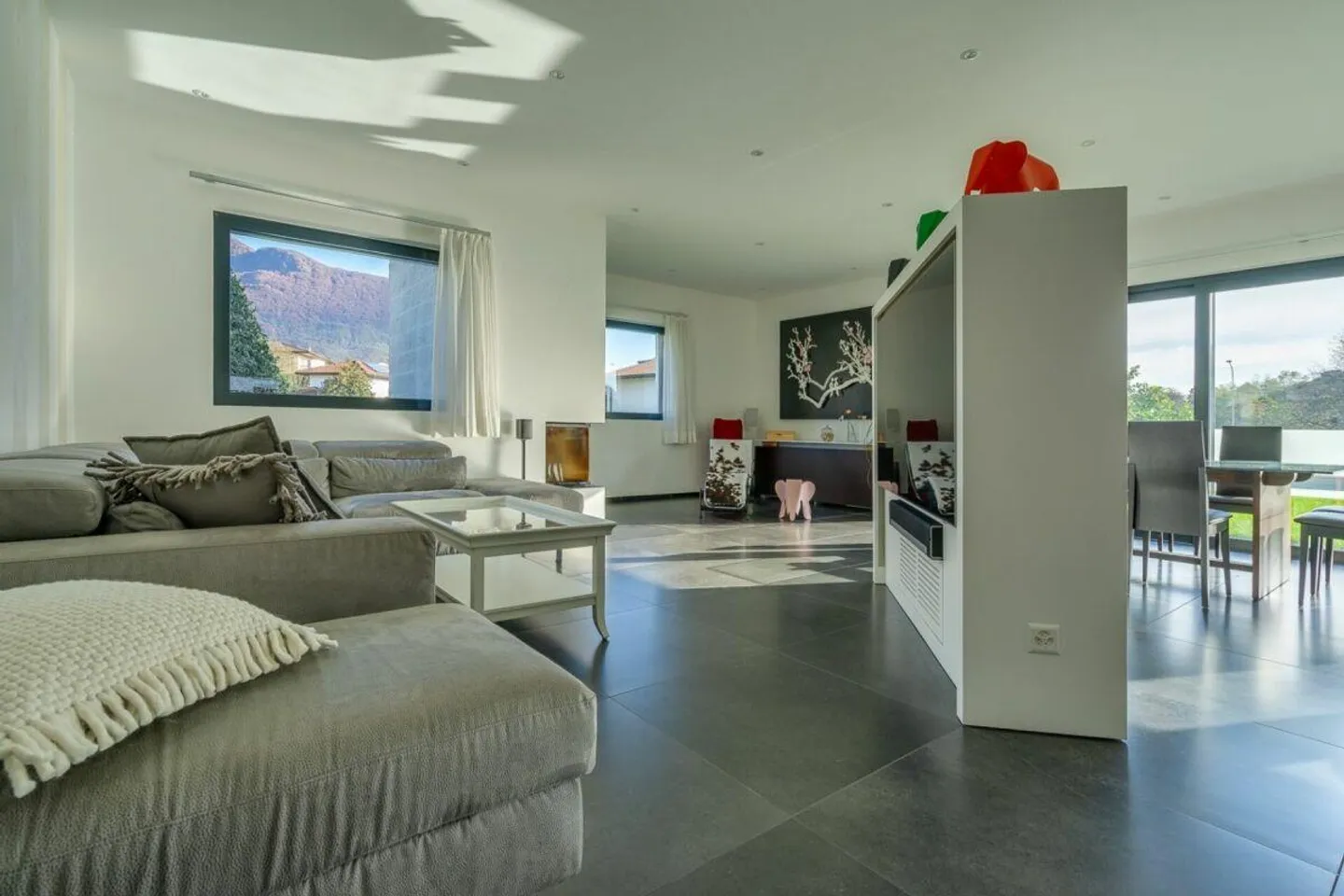 COMANO · MODERN VILLA WITH POOL AND ADVANCED HOME AUTOMATION - Photo 4 of 13