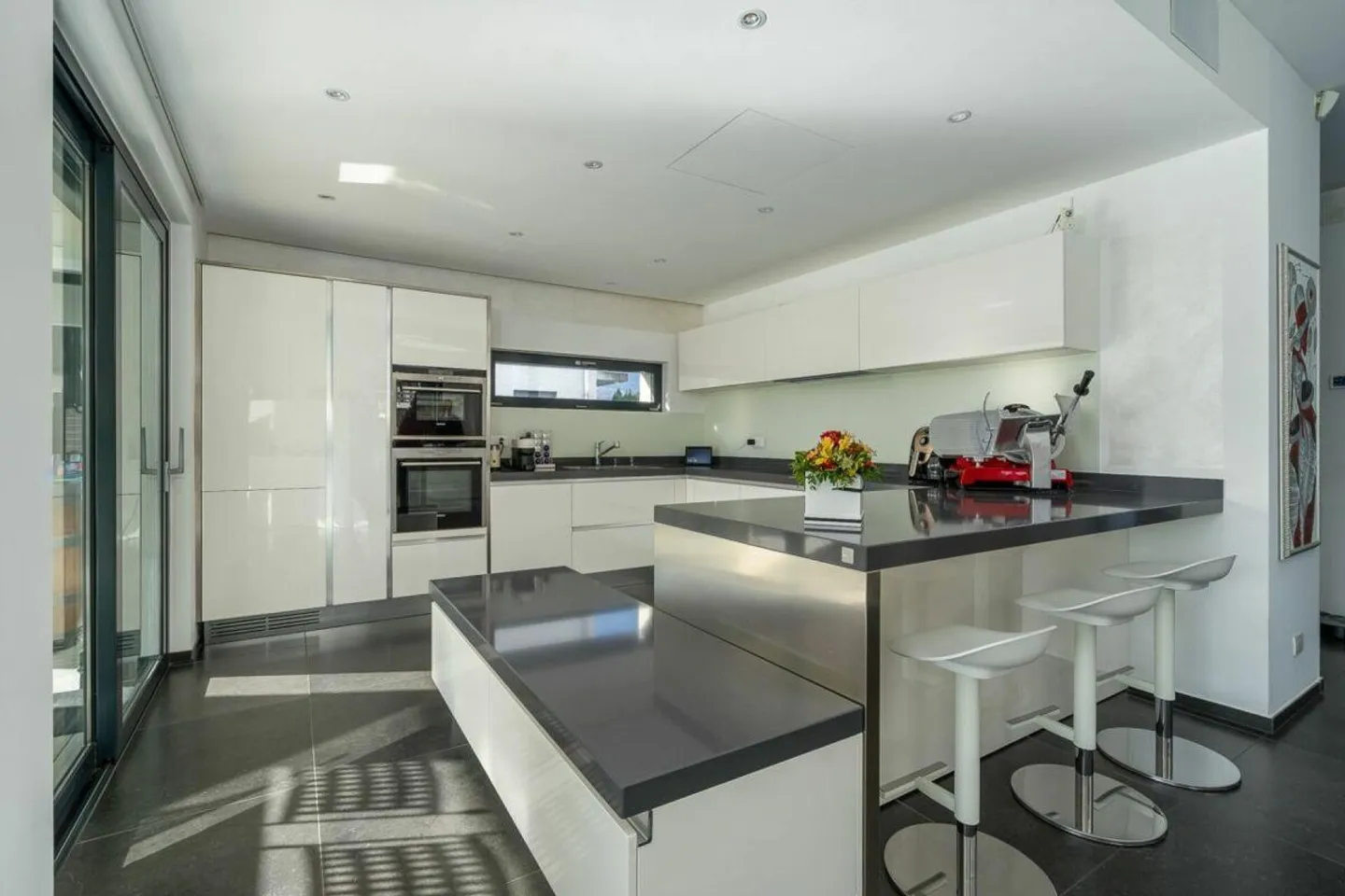 COMANO · MODERN VILLA WITH POOL AND ADVANCED HOME AUTOMATION - Photo 5 of 13