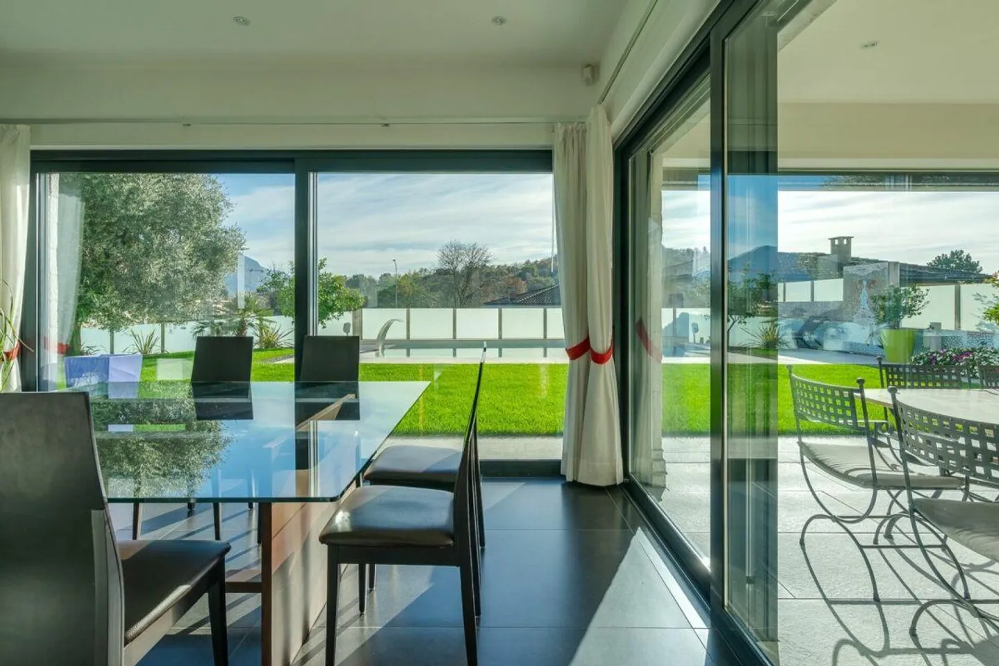 COMANO · MODERN VILLA WITH POOL AND ADVANCED HOME AUTOMATION - Photo 6 of 13