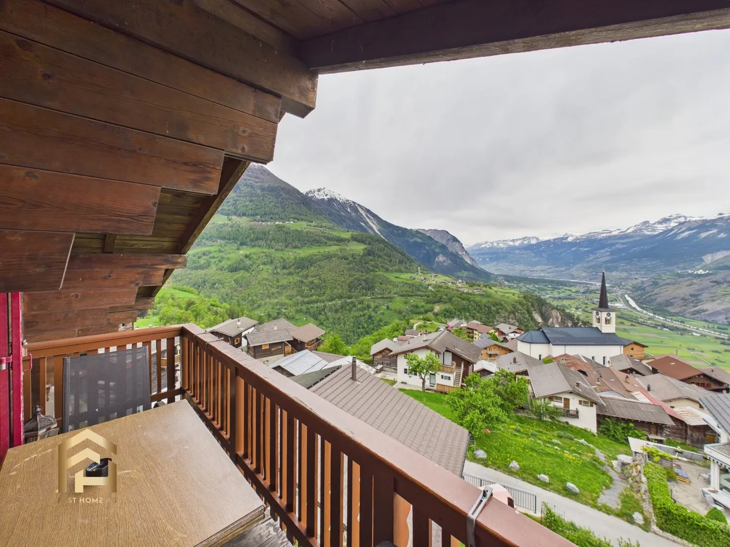 Renovated, cozy 2.5-room attic apartment in the mountain village of Ergisch - Photo 10 of 13