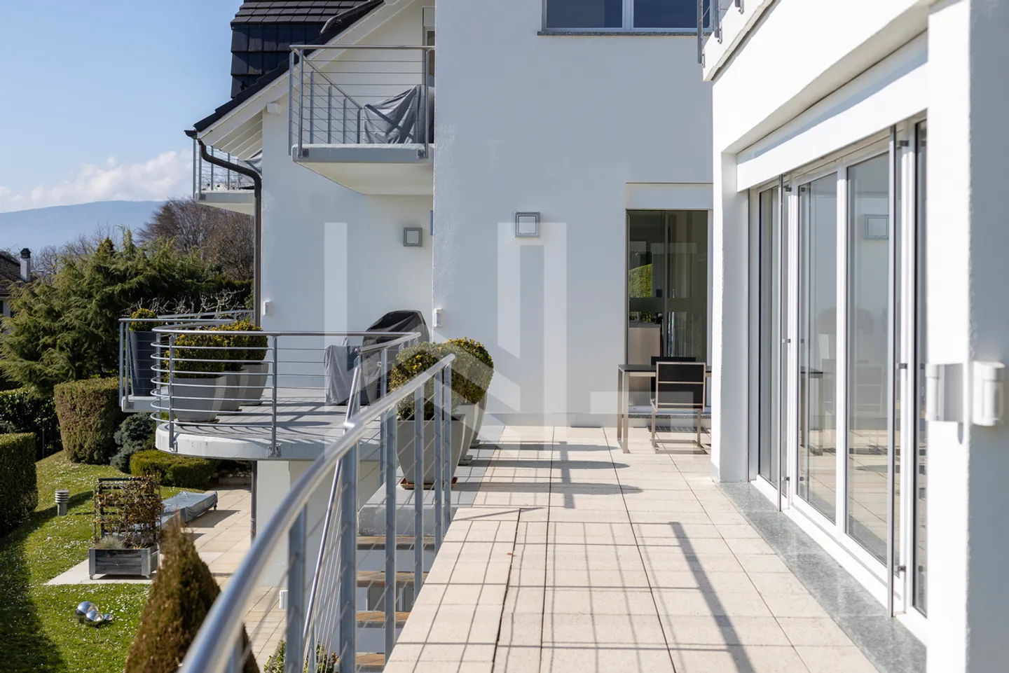 Maison Exceptionnelle Contemporaine avec Vue Spectaculaire sur le Lac - Photo 24 sur 26