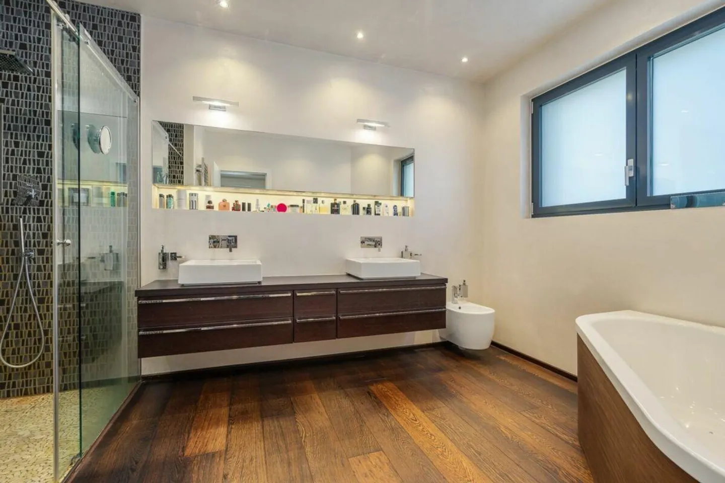 COMANO · MODERN VILLA WITH POOL AND ADVANCED HOME AUTOMATION - Photo 9 of 13