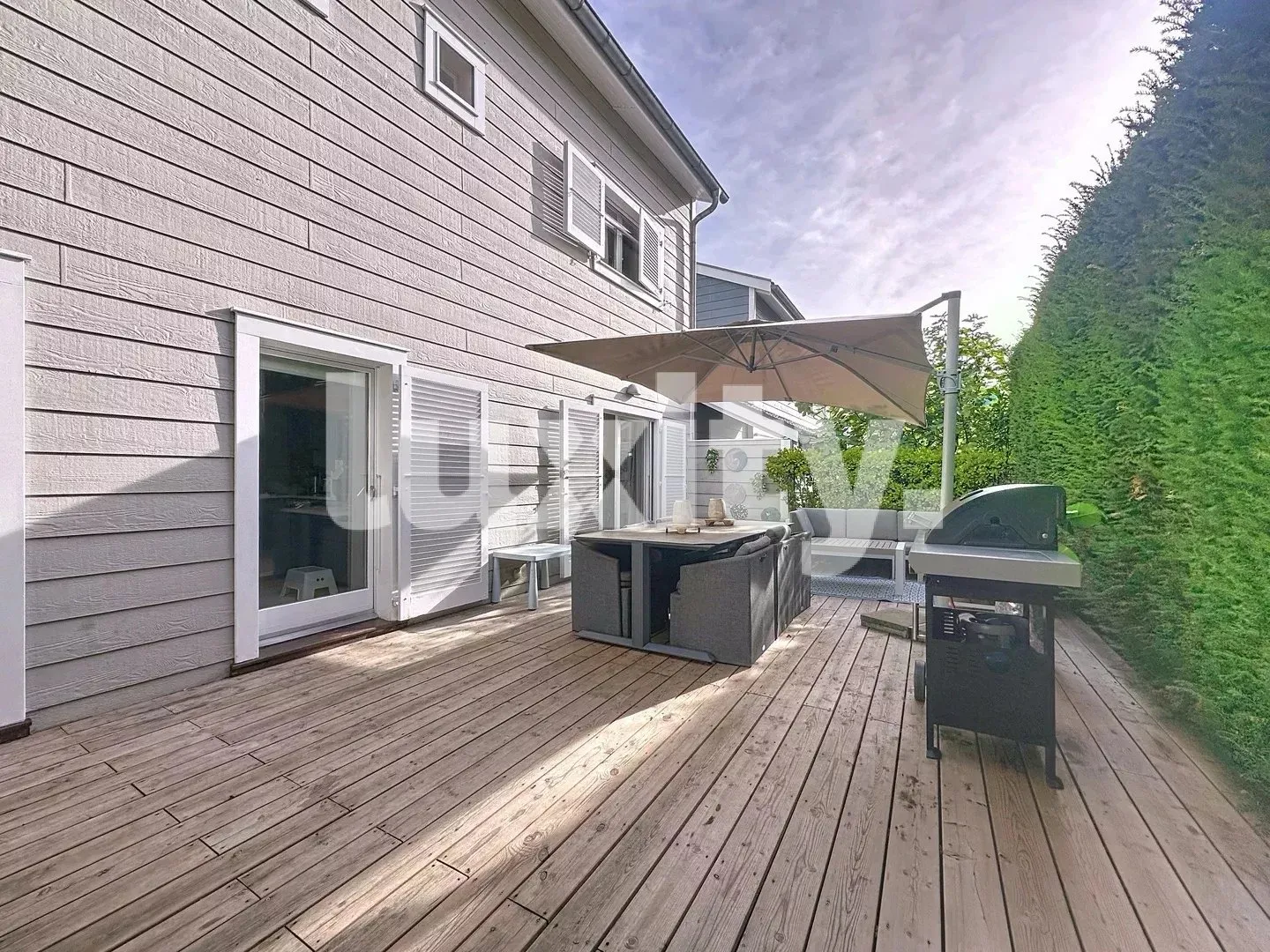 6-room house - Photo 1 of 3