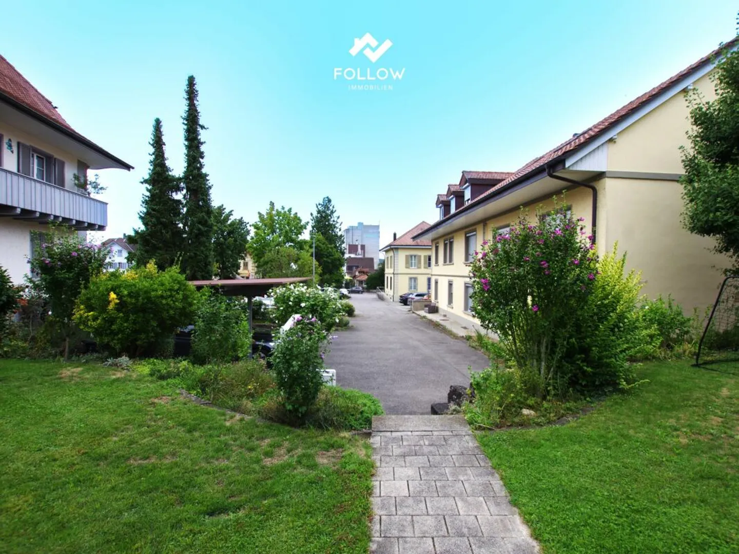 Casa bifamiliare adatta alle famiglie con giardino e carport in una posizione tranquilla nel centro del villaggio di Kerzers - Foto 11 di 12