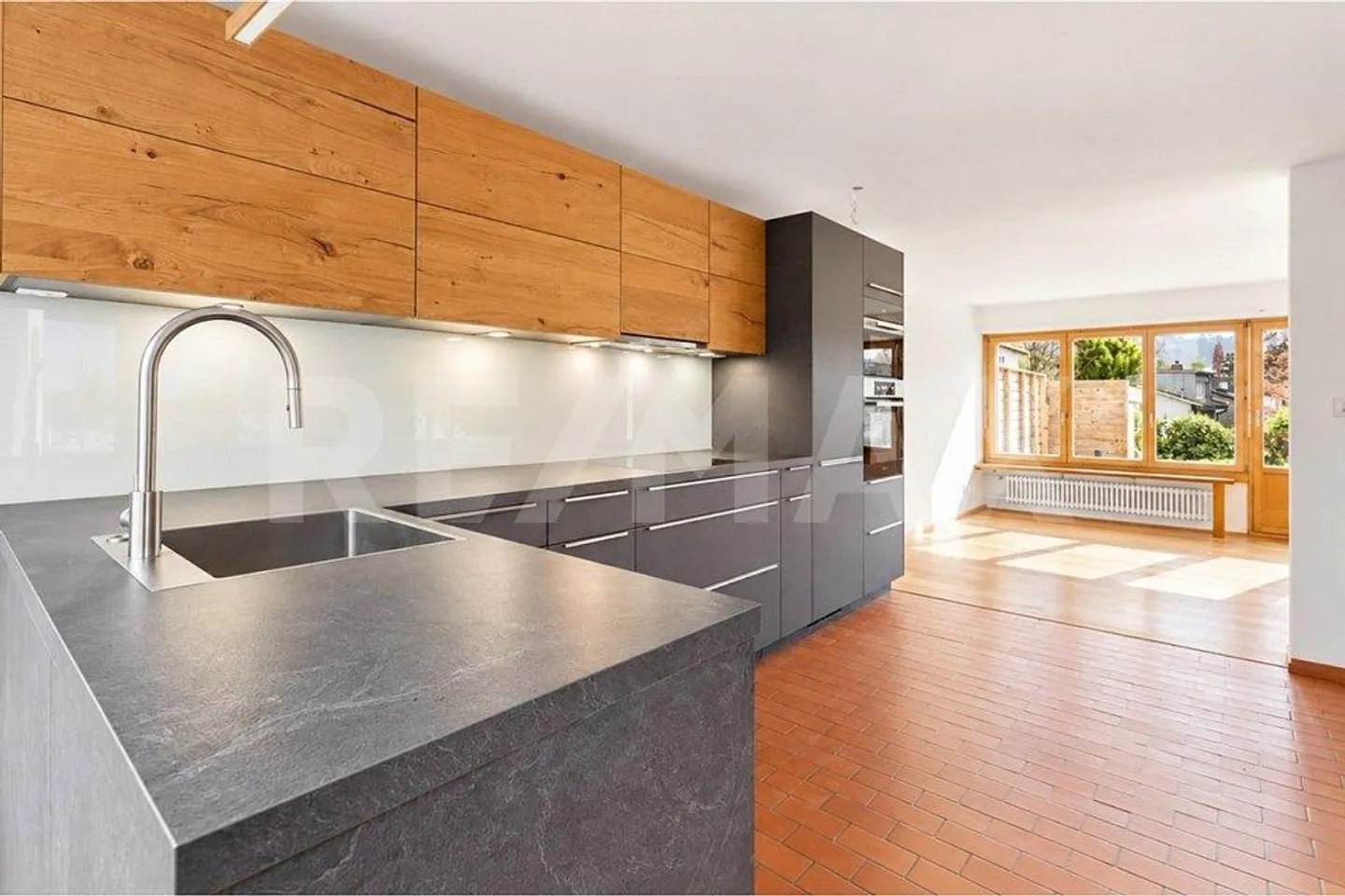 Charming 4.5-room terraced family house in a quiet residential area - Photo 4 of 13