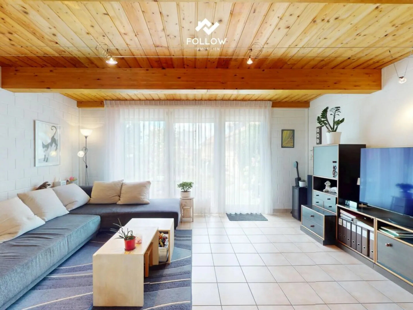 Casa bifamiliare adatta alle famiglie con giardino e carport in una posizione tranquilla nel centro del villaggio di Kerzers - Foto 3 di 12