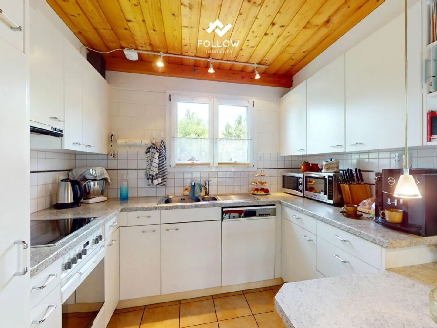 Casa bifamiliare adatta alle famiglie con giardino e carport in una posizione tranquilla nel centro del villaggio di Kerzers - Foto 4 di 12