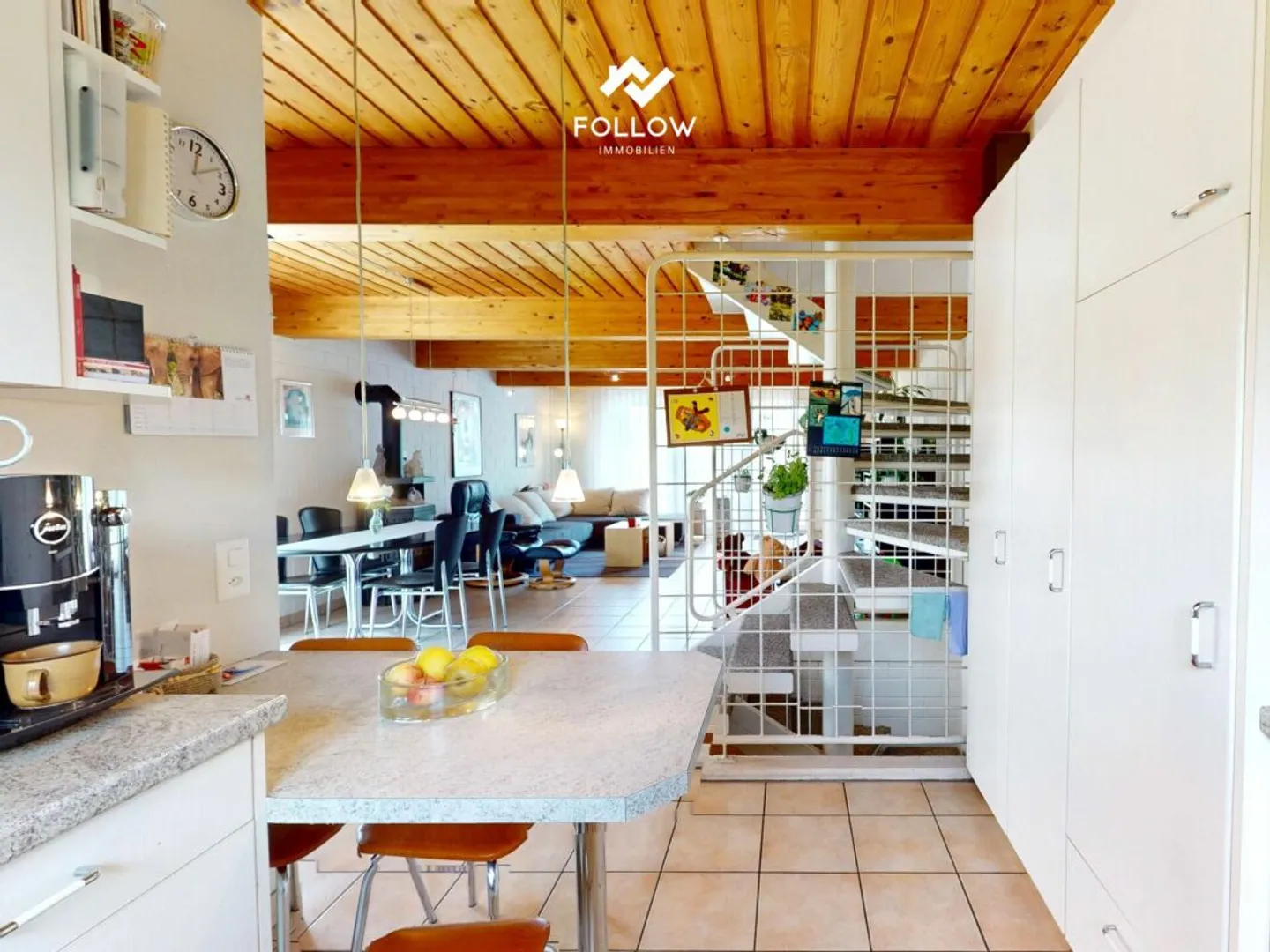 Casa bifamiliare adatta alle famiglie con giardino e carport in una posizione tranquilla nel centro del villaggio di Kerzers - Foto 5 di 12