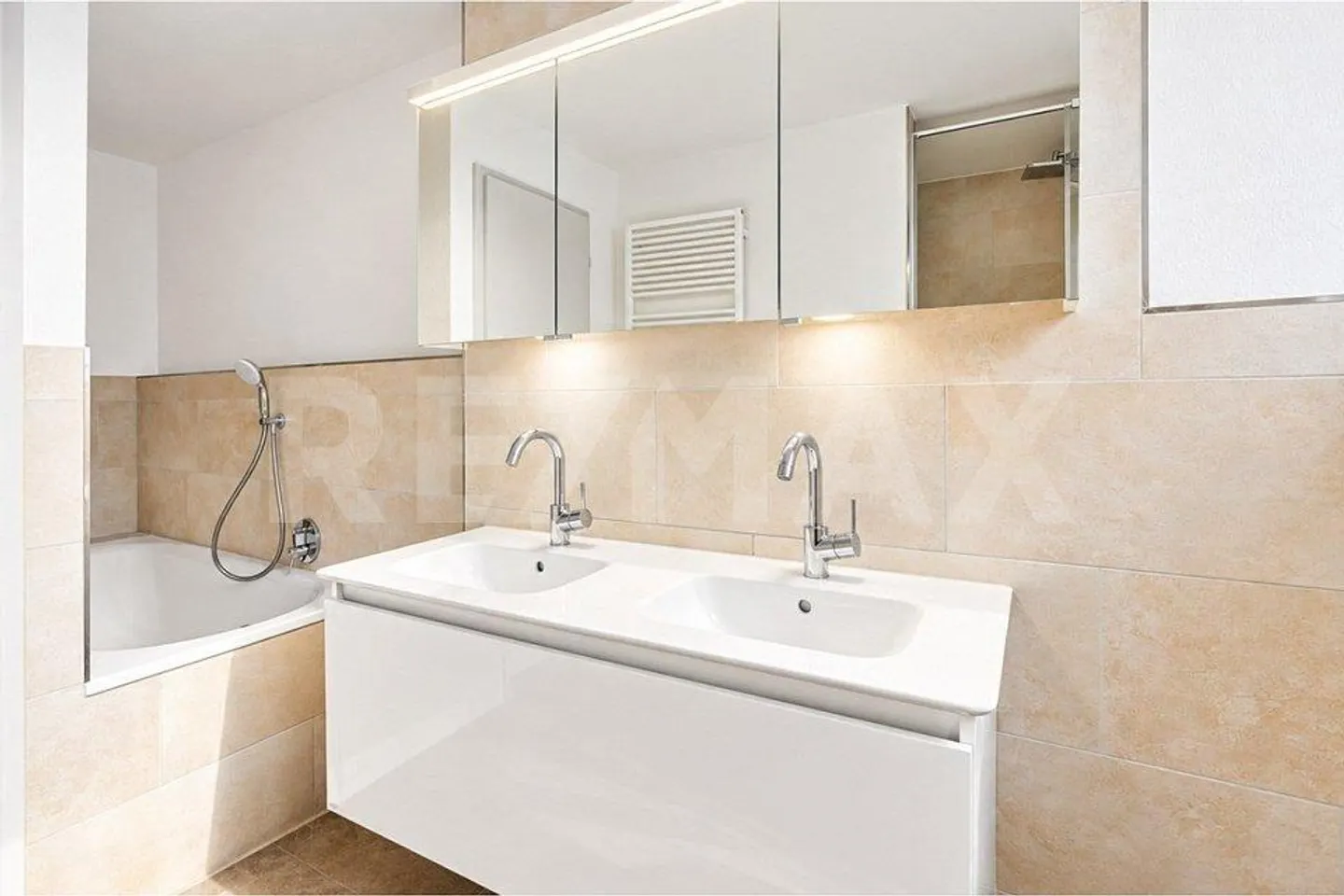 Charming 4.5-room terraced family house in a quiet residential area - Photo 9 of 13