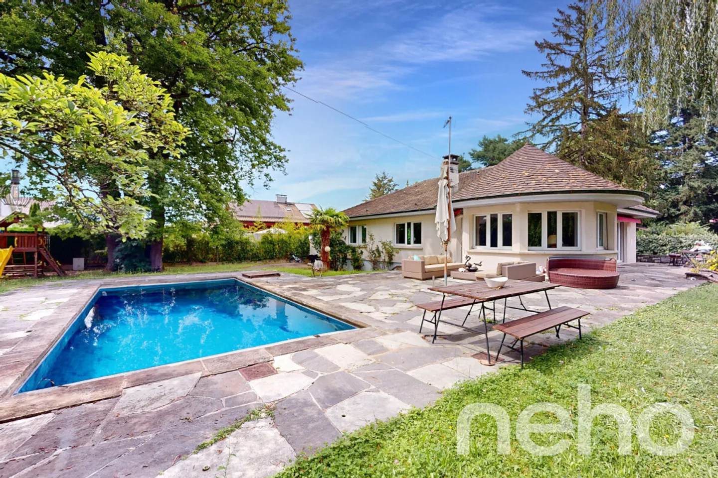 Affascinante casa familiare con studio indipendente, giardino e piscina - Foto 2 di 12