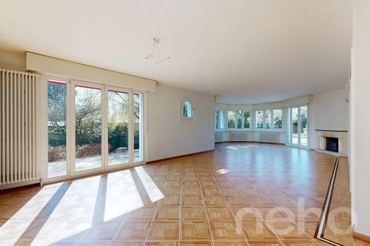 Affascinante casa familiare con studio indipendente, giardino e piscina - Foto 3 di 12