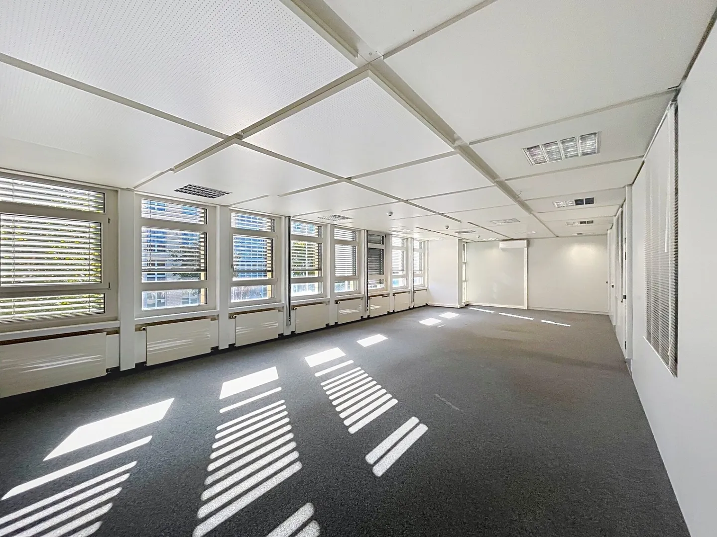 Central Office Spaces in Ittigen - Photo 6 of 14