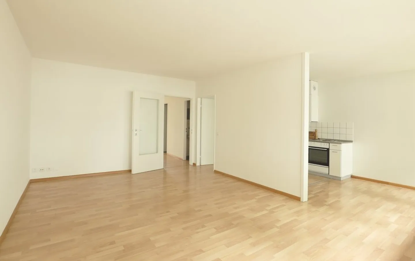 Spacious apartment in a central location - Photo 3 of 8
