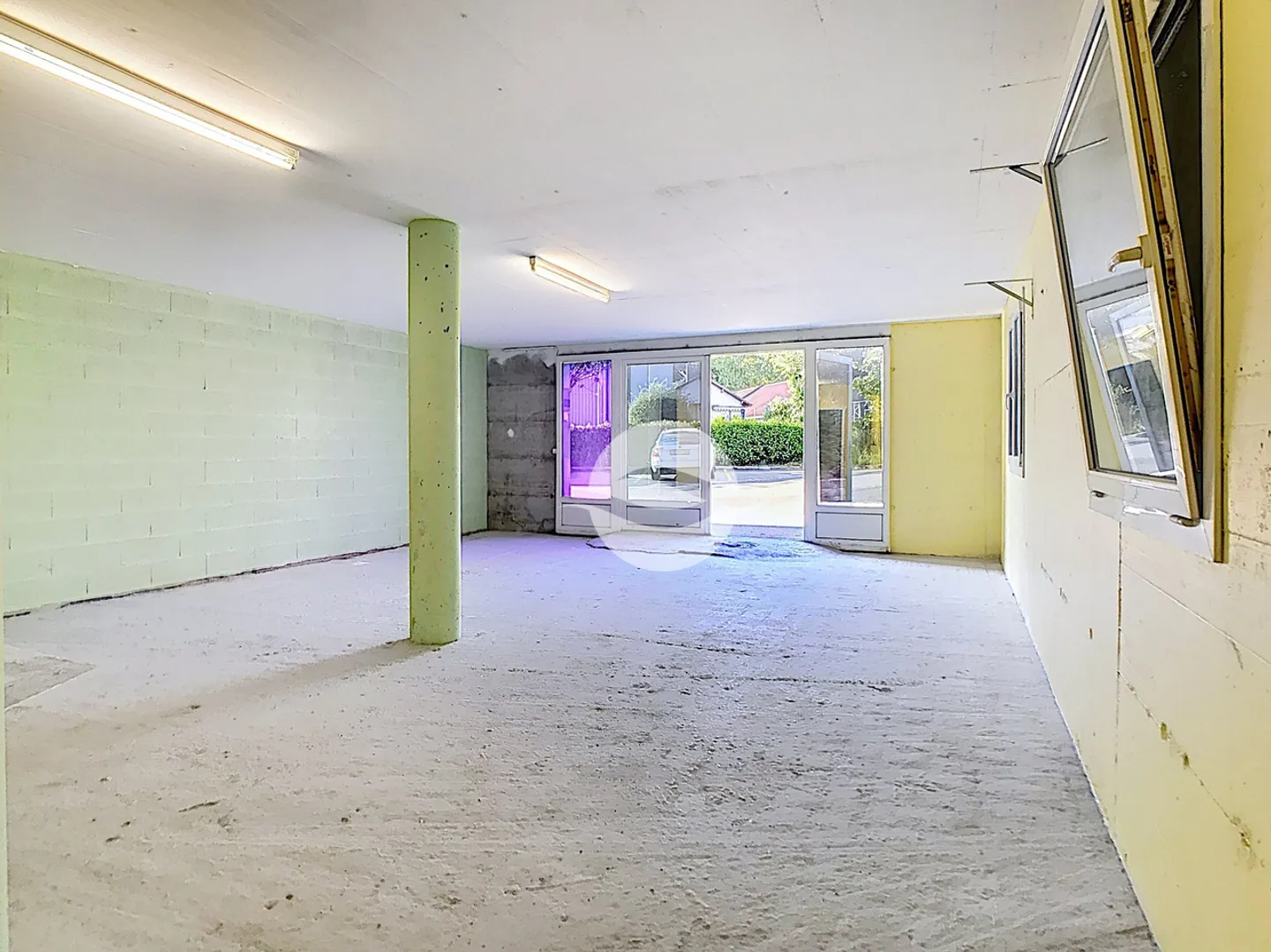 Deposit for business with storage - Photo 1 of 4