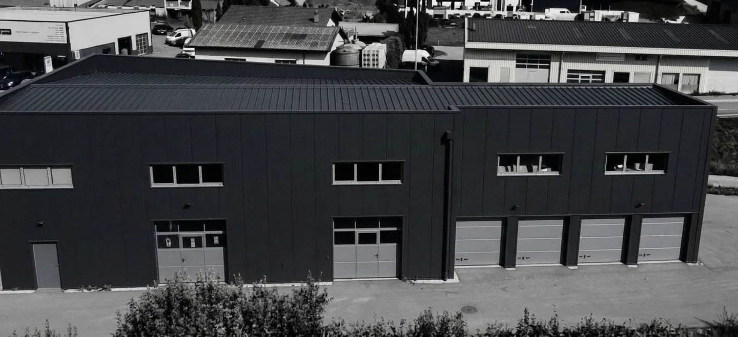Espace industriel avec parking - Photo 1 sur 6