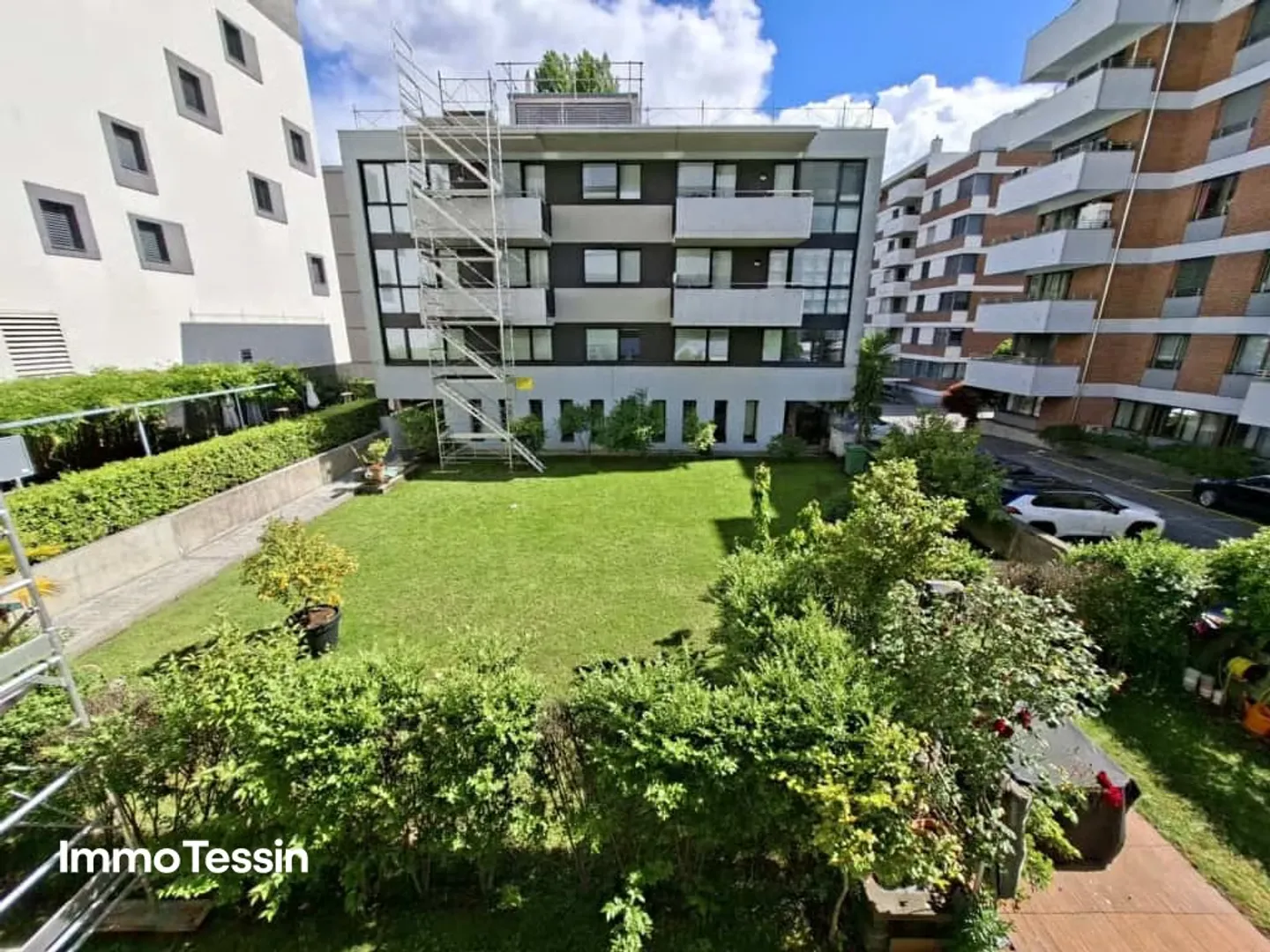 SECONDA CASA: Lussuoso e moderno appartamento con balcone nel cuore di Locarno a soli 150 metri dal lago - Foto 2 di 13