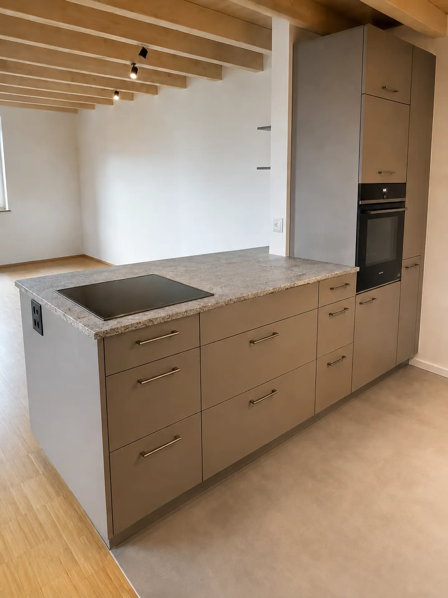 Appartamento mansardato ristrutturato di 3,5 locali - nuova cucina - Foto 4 di 21