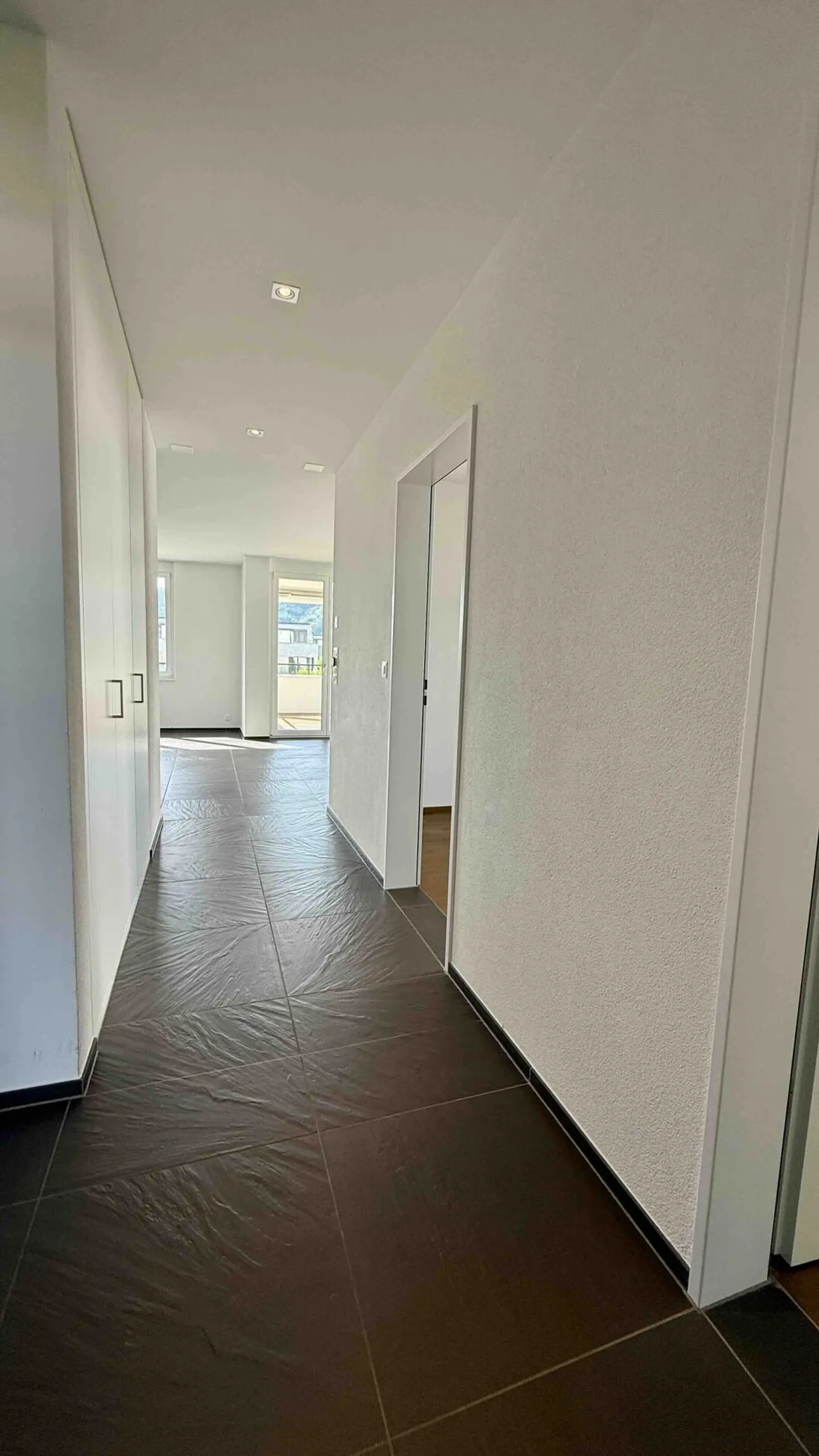 Appartement 4.5 pièces presque neuf - Photo 7 sur 11