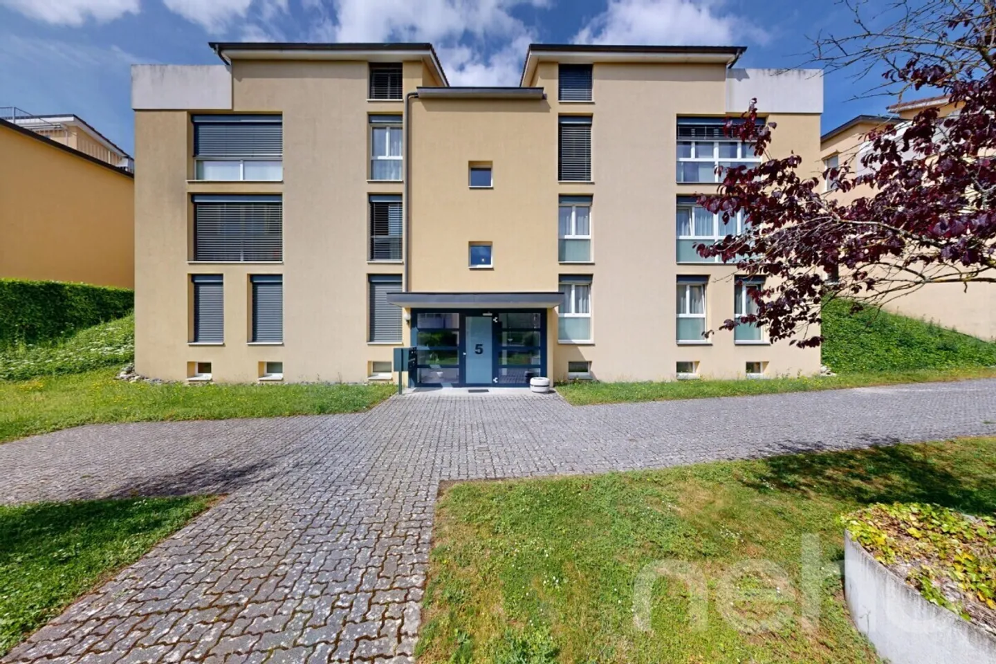 Contemporary duplex with 5.5 rooms and garden in Cortaillod - Photo 2 of 12