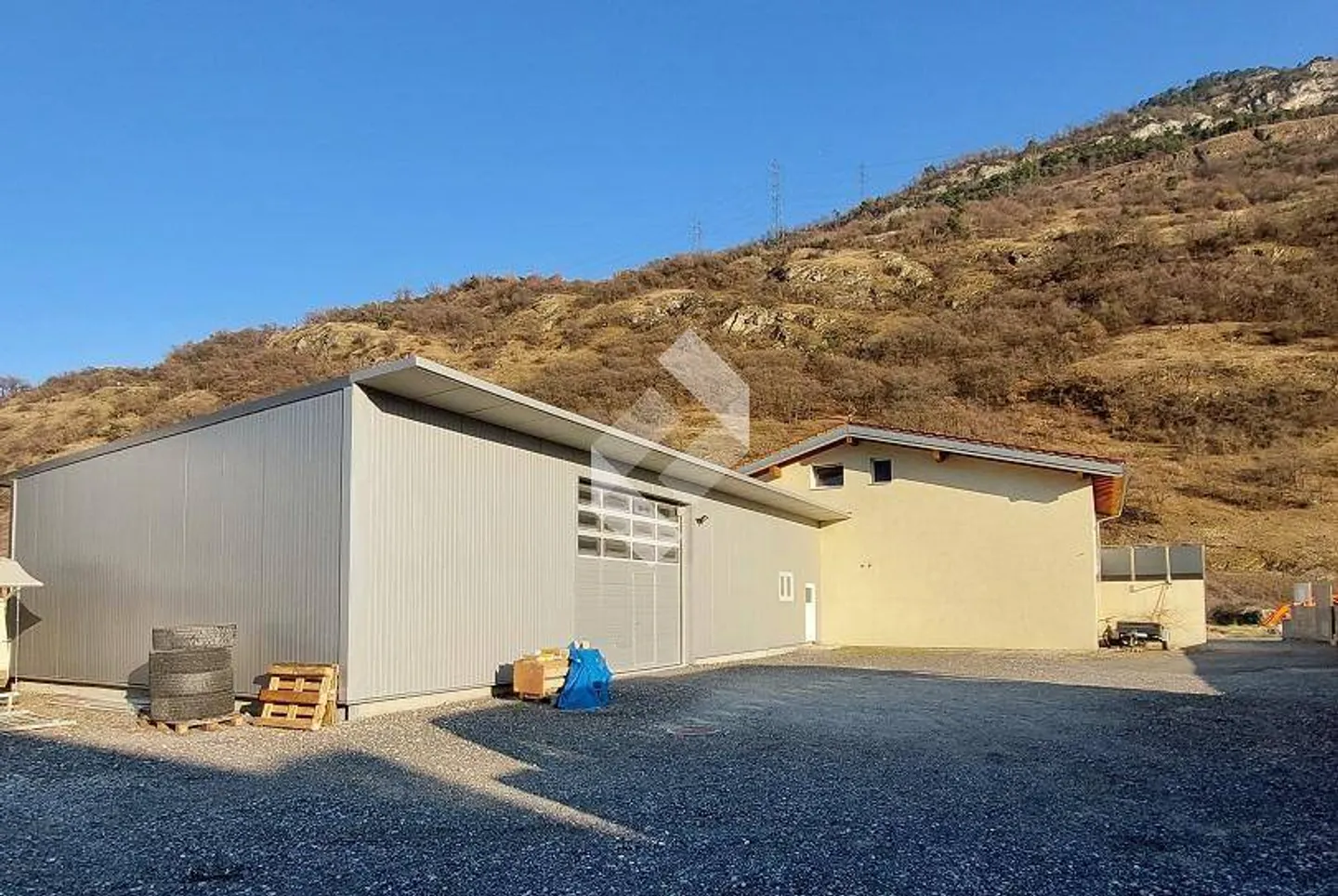 Mischgenutztes Gebäude kaufen - Foto 2 von 13