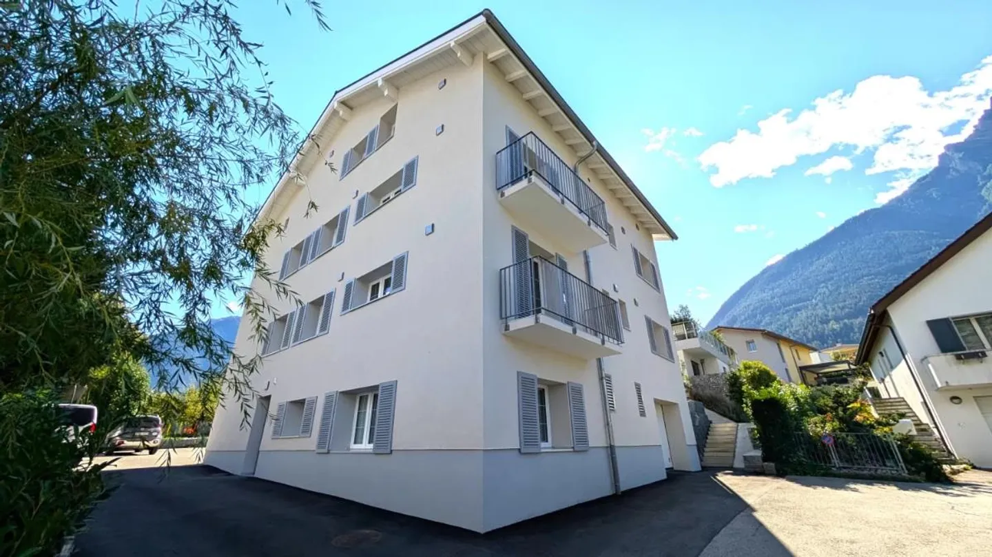 Ansprechende 3.5-Zimmer-Dachwohnung in Brig-Glis - Foto 3 von 9