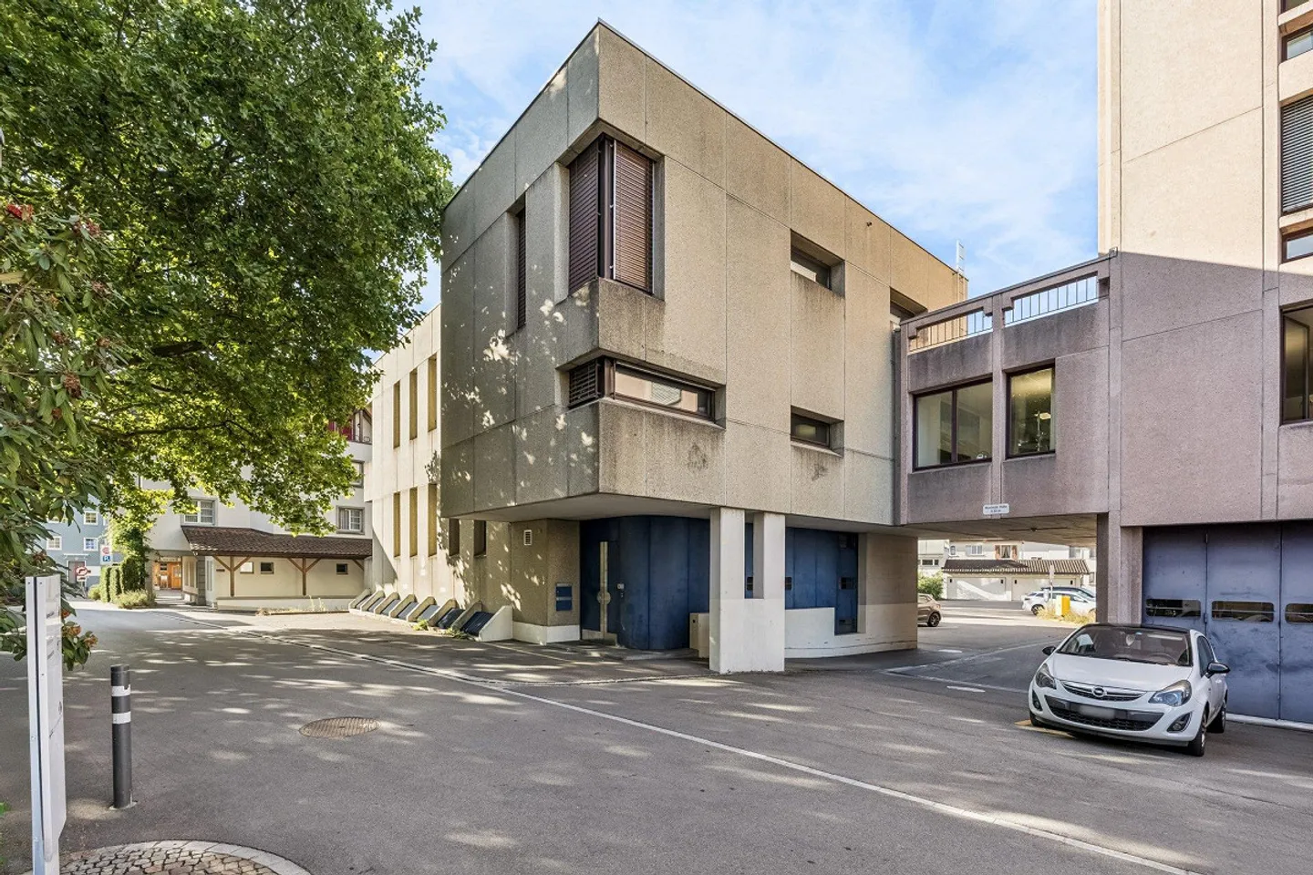 Espace de bureau lumineux au centre de Flawil – 175m² prêt à être occupé - Photo 2 sur 8