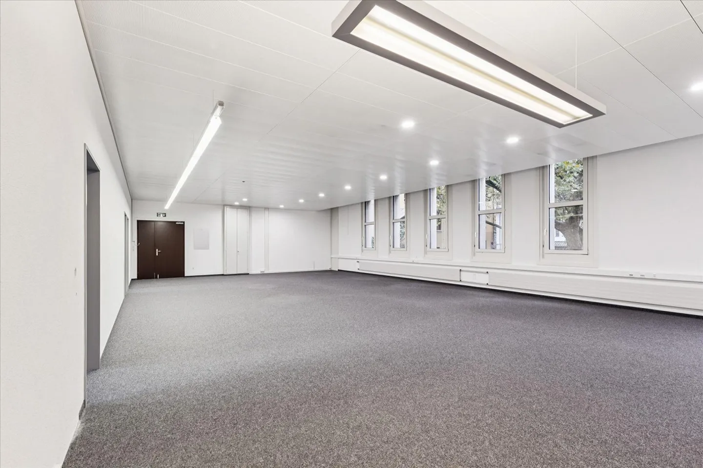 Espace de bureau lumineux au centre de Flawil – 175m² prêt à être occupé - Photo 5 sur 8