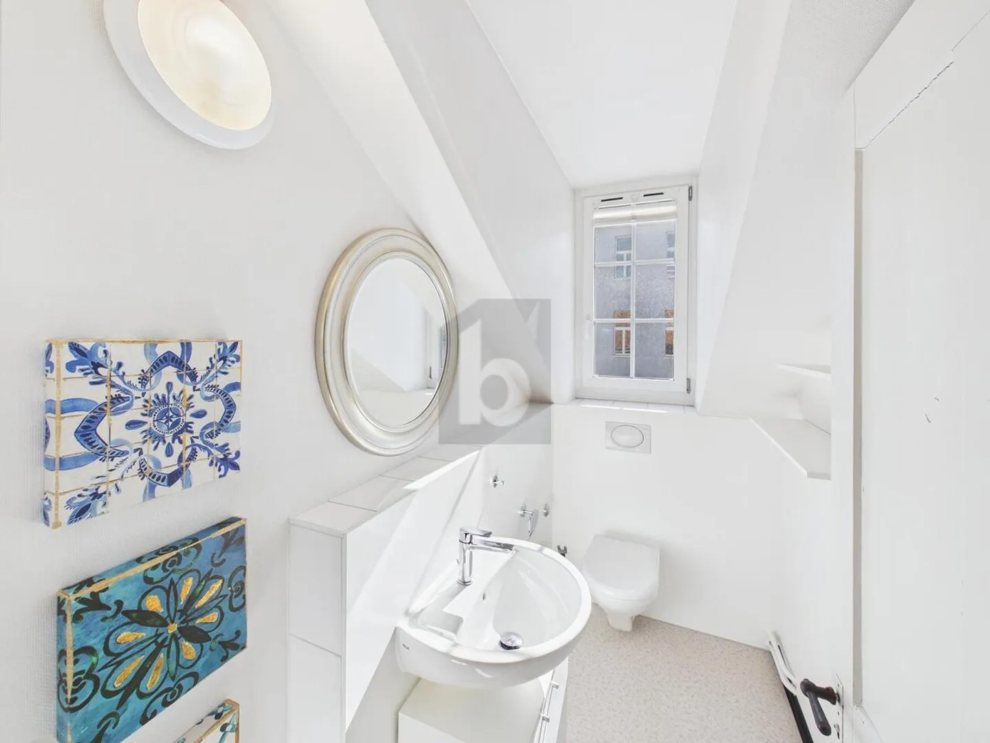 CENTRALE E AFFASCINANTE CON MOLTO LEGNO - Foto 5 di 6