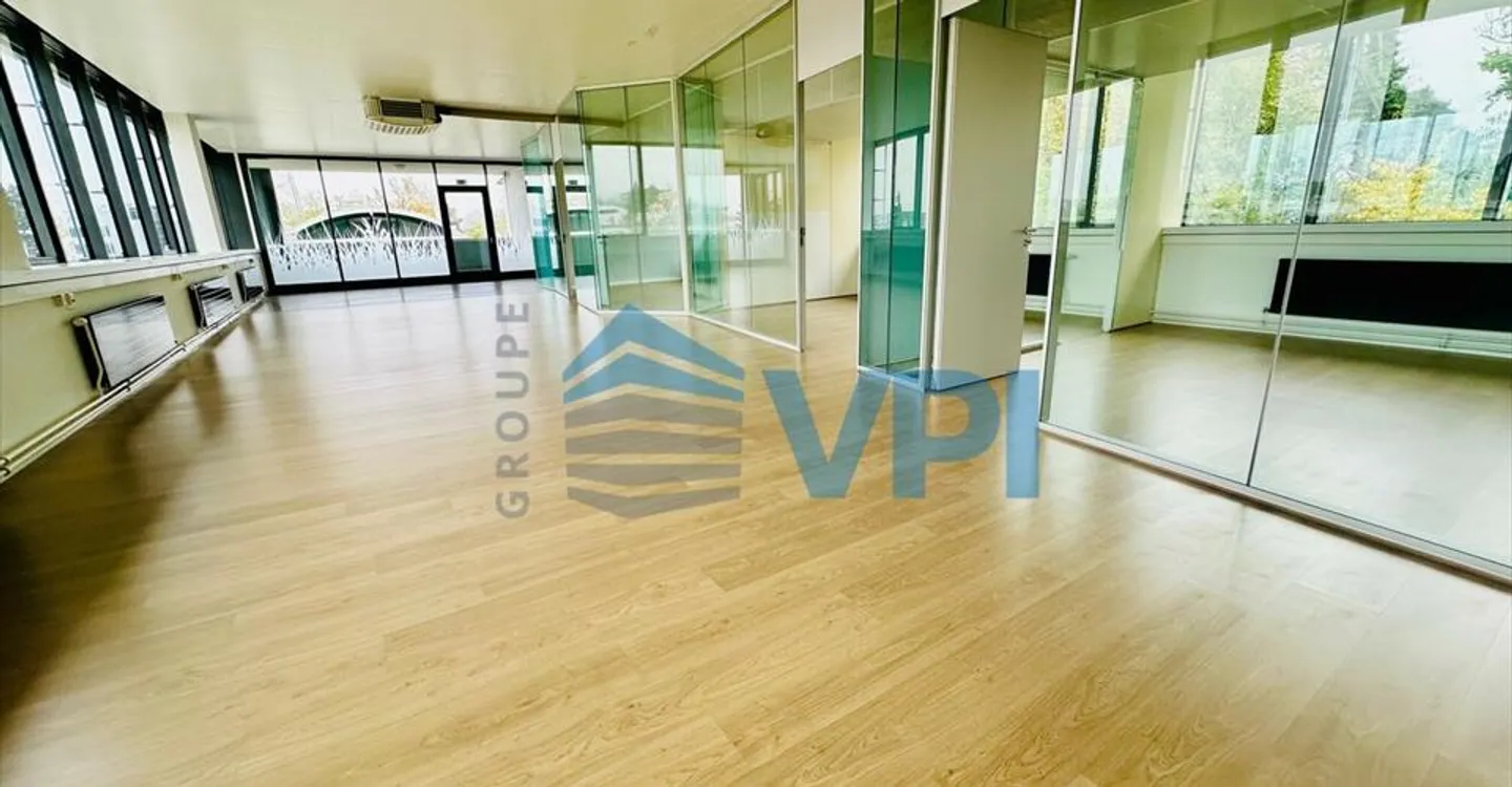 Office space for rent - Photo 3 of 13