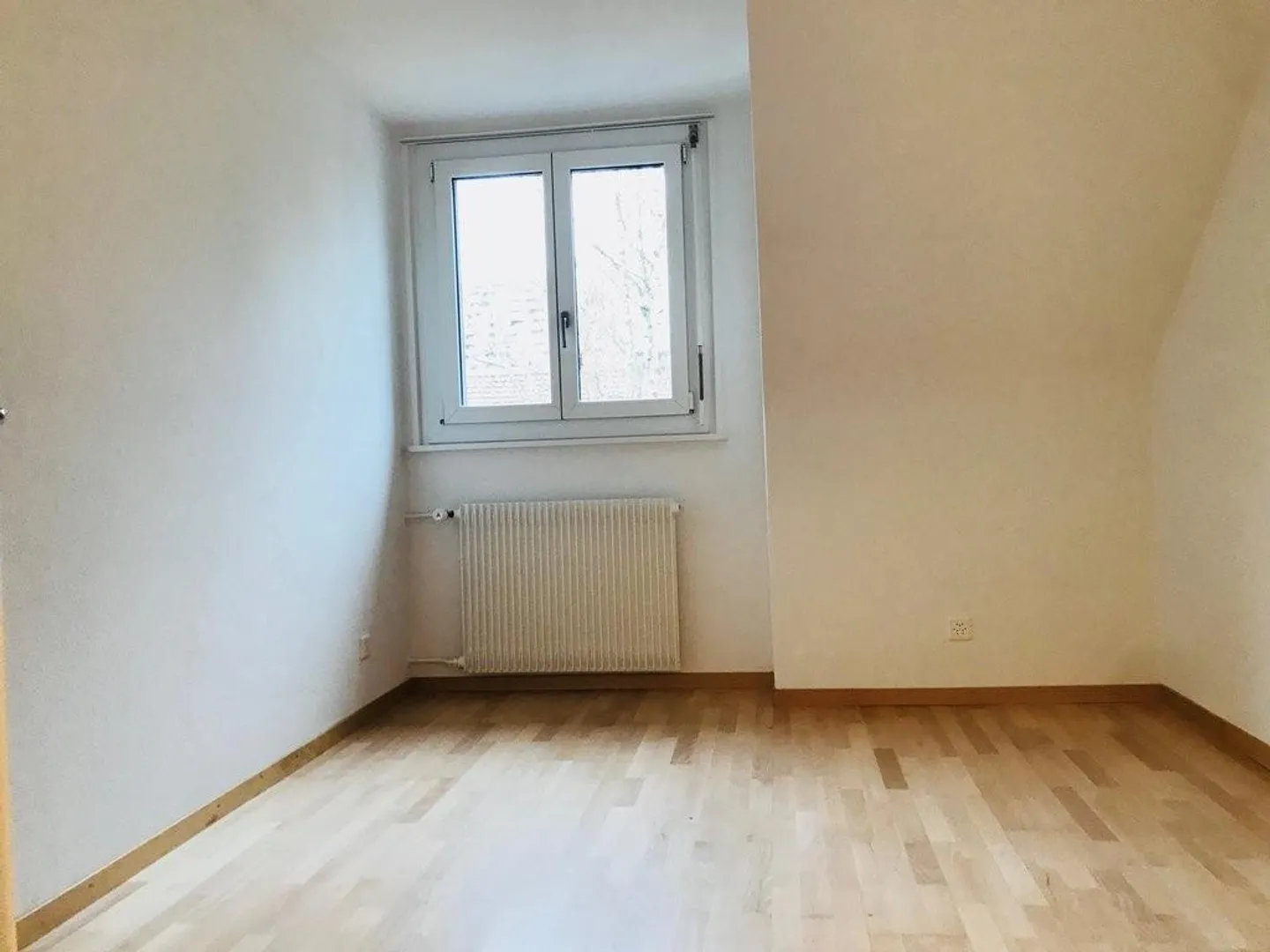 Pretty Attic Apartment - Photo 7 of 8