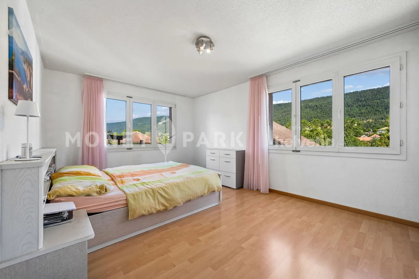 BRIGHT FAMILY APARTMENT OF 4.5 ROOMS WITH VERANDA AND PRIVATE GARDEN - Photo 4 of 12