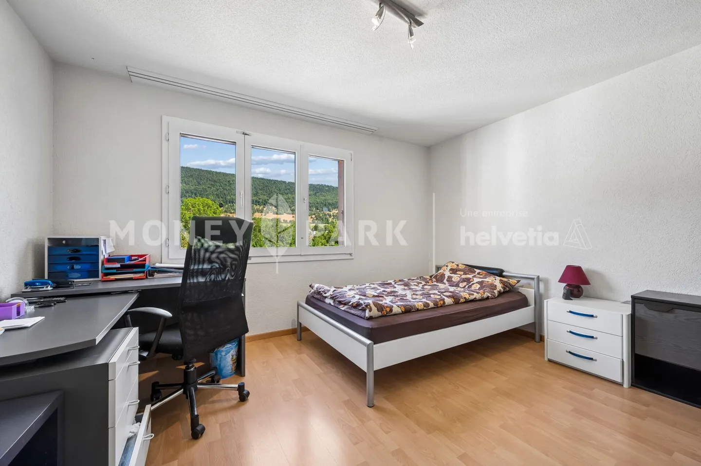 BRIGHT FAMILY APARTMENT OF 4.5 ROOMS WITH VERANDA AND PRIVATE GARDEN - Photo 5 of 12