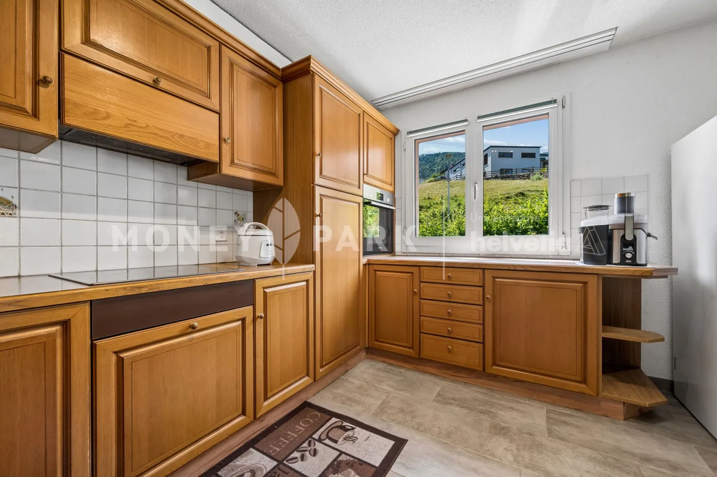 BRIGHT FAMILY APARTMENT OF 4.5 ROOMS WITH VERANDA AND PRIVATE GARDEN - Photo 3 of 12