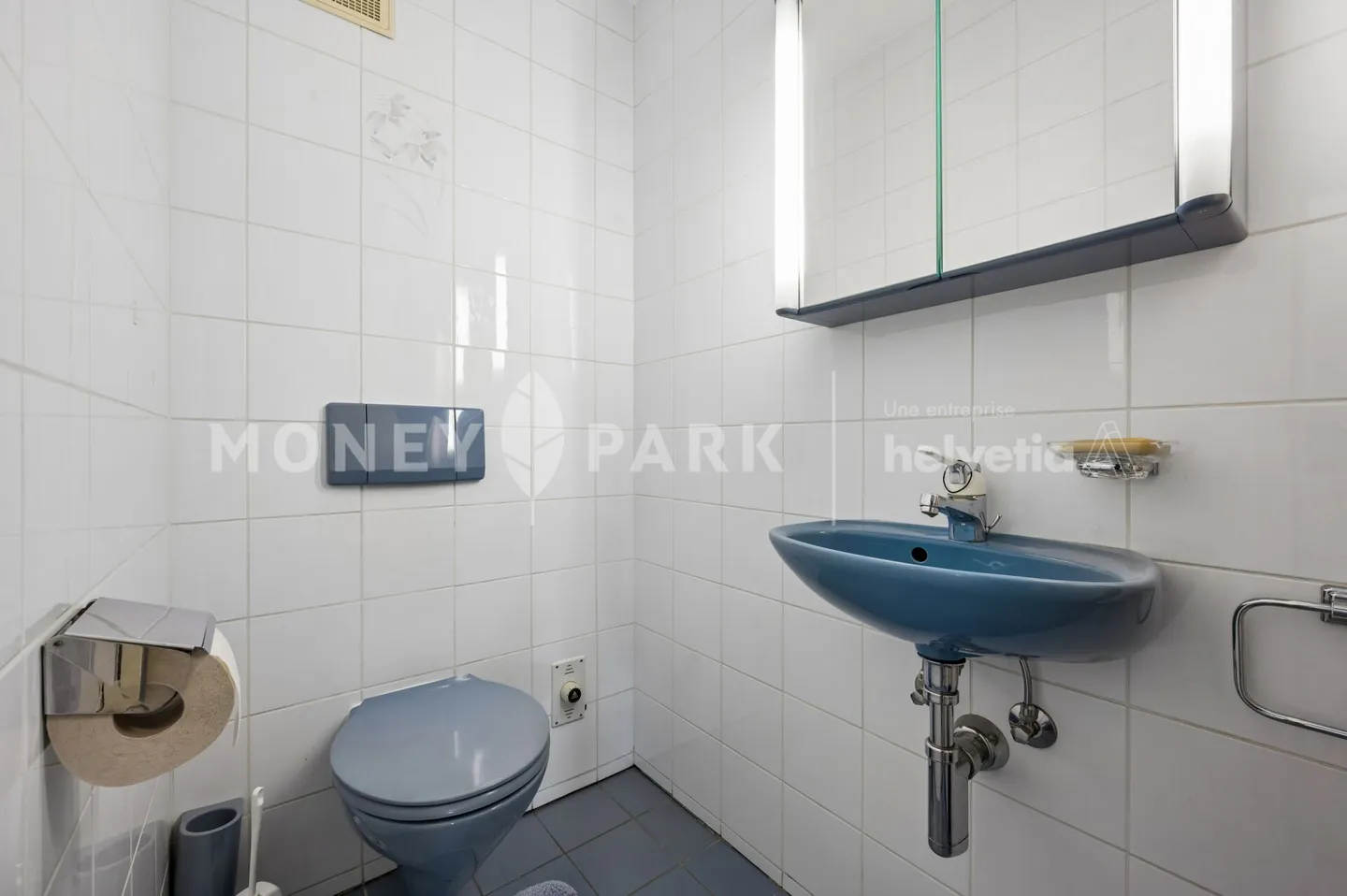 BRIGHT FAMILY APARTMENT OF 4.5 ROOMS WITH VERANDA AND PRIVATE GARDEN - Photo 8 of 12