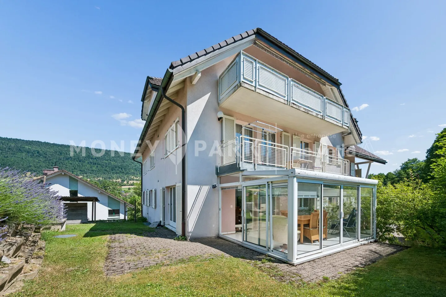 BRIGHT FAMILY APARTMENT OF 4.5 ROOMS WITH VERANDA AND PRIVATE GARDEN - Photo 11 of 12