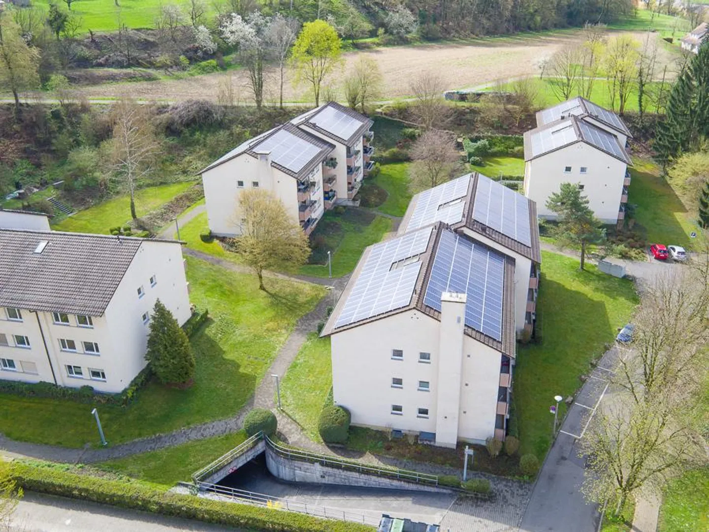 Balcony with evening sun, 2 bathrooms (1x bath, 1x shower) - Photo 2 of 10