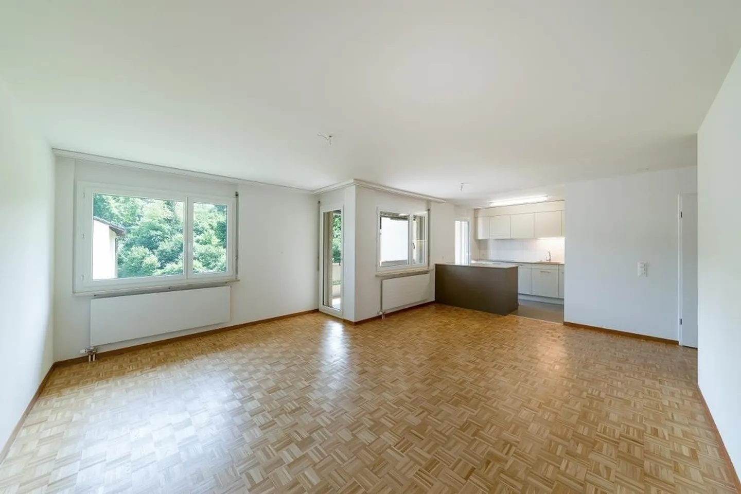 Balcony with evening sun, 2 bathrooms (1x bath, 1x shower) - Photo 4 of 10