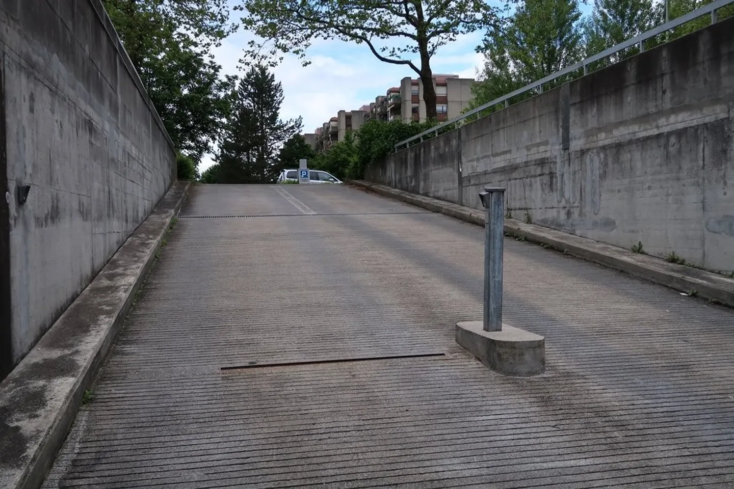 Parcheggio esterno in affitto - Foto 1 di 4