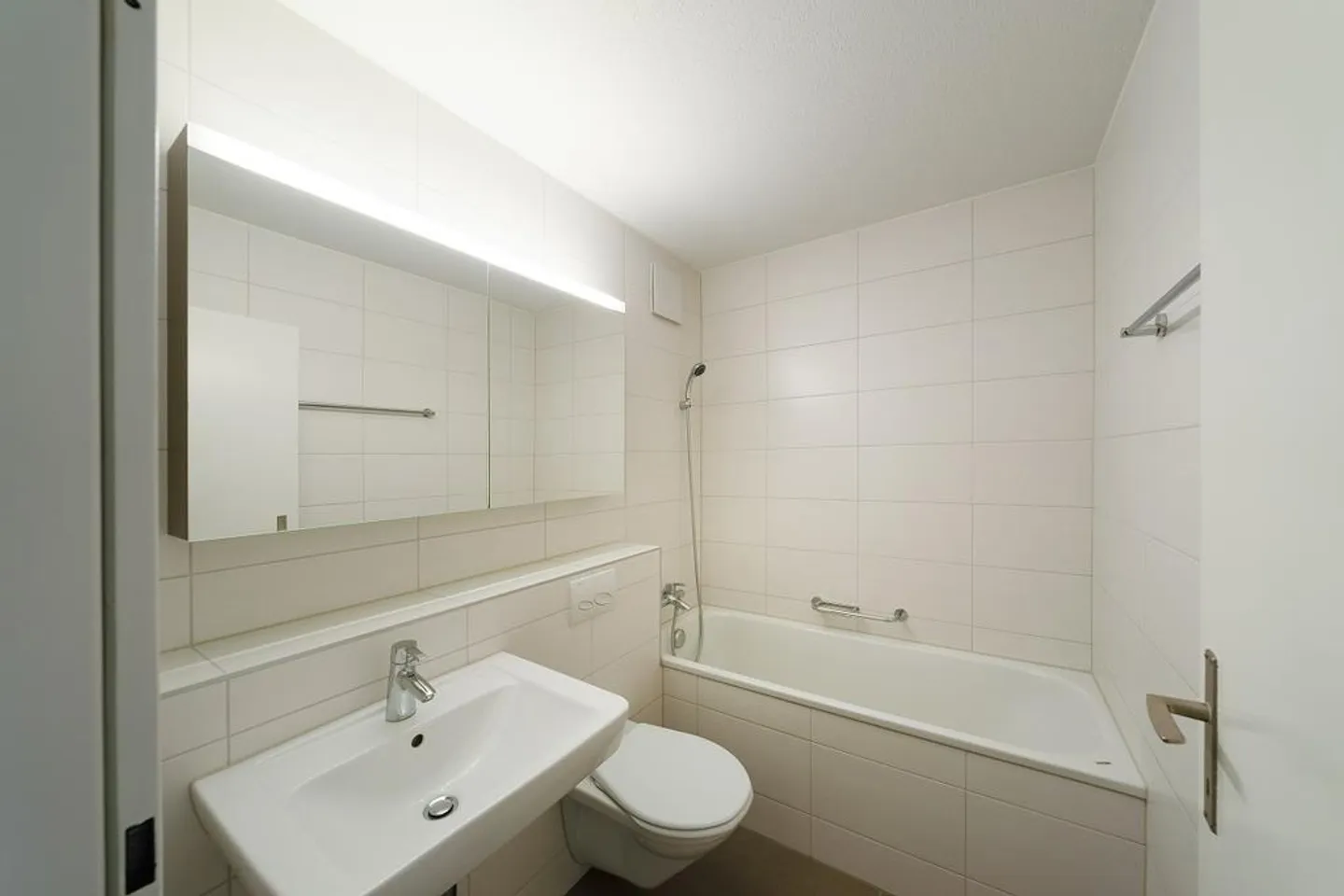 Balcony with evening sun, 2 bathrooms (1x bath, 1x shower) - Photo 10 of 10