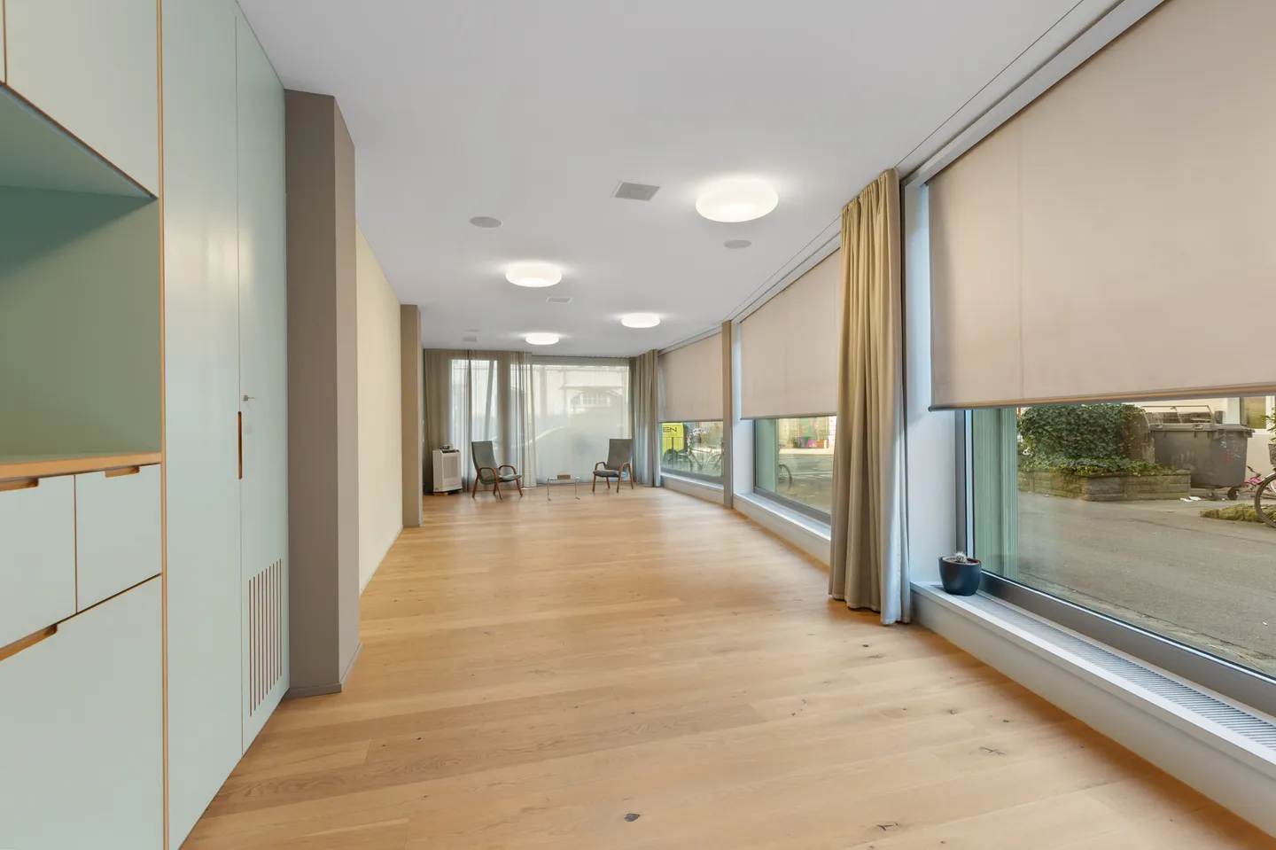 Unique Opportunity: Generous Commercial Space in the Heart of Wiedikon - Photo 5 of 25