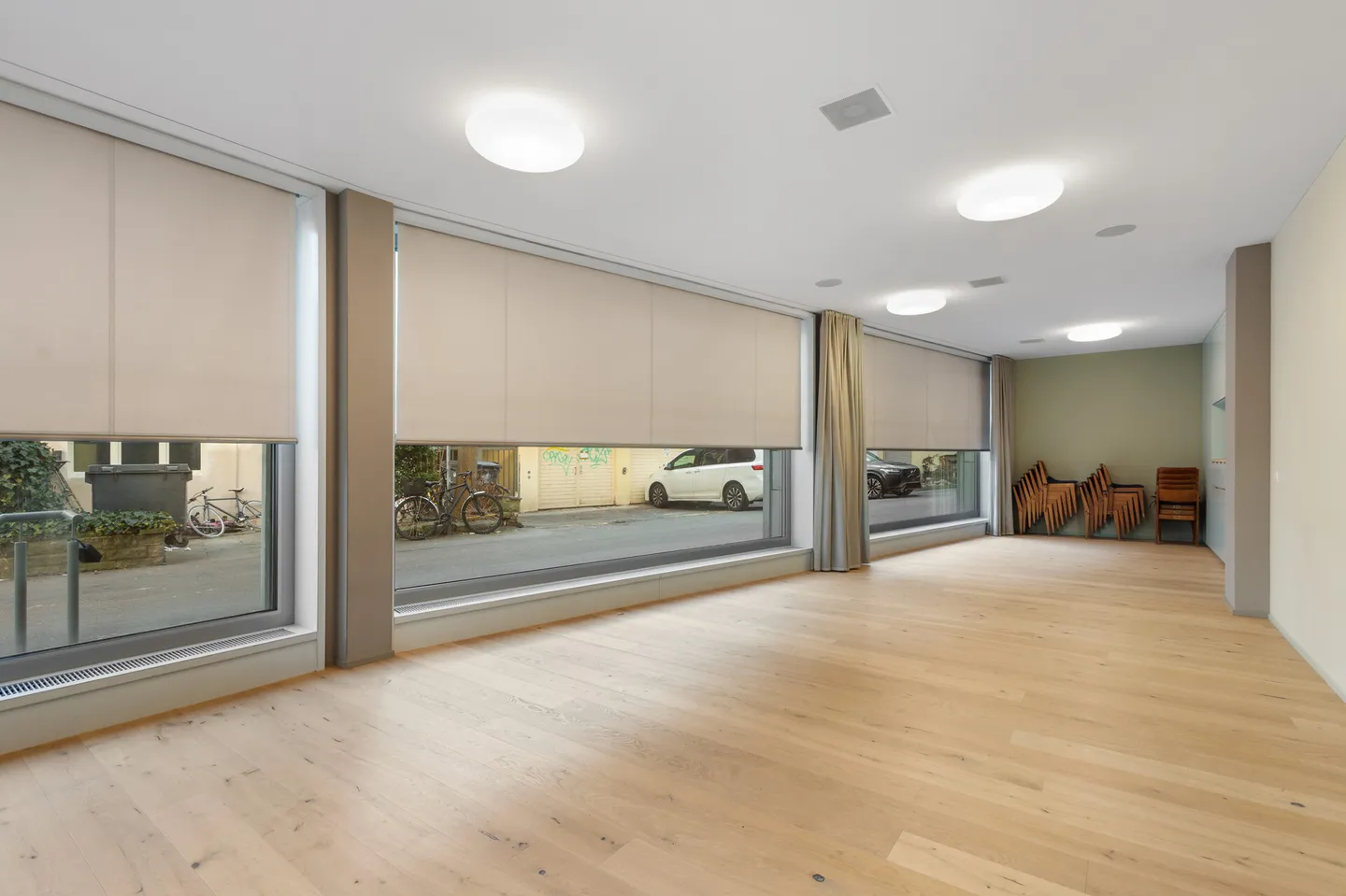 Unique Opportunity: Generous Commercial Space in the Heart of Wiedikon - Photo 7 of 25