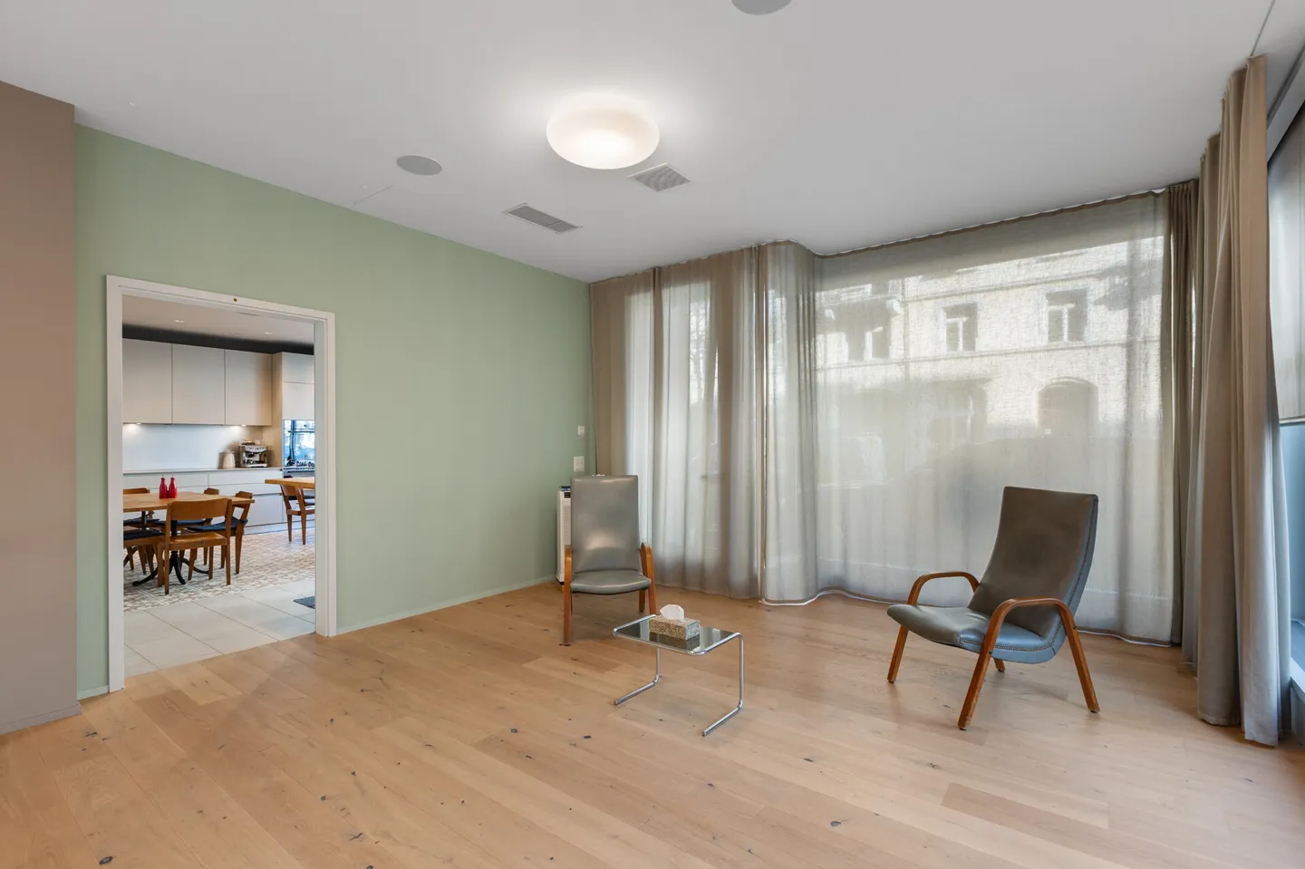 Unique Opportunity: Generous Commercial Space in the Heart of Wiedikon - Photo 8 of 25