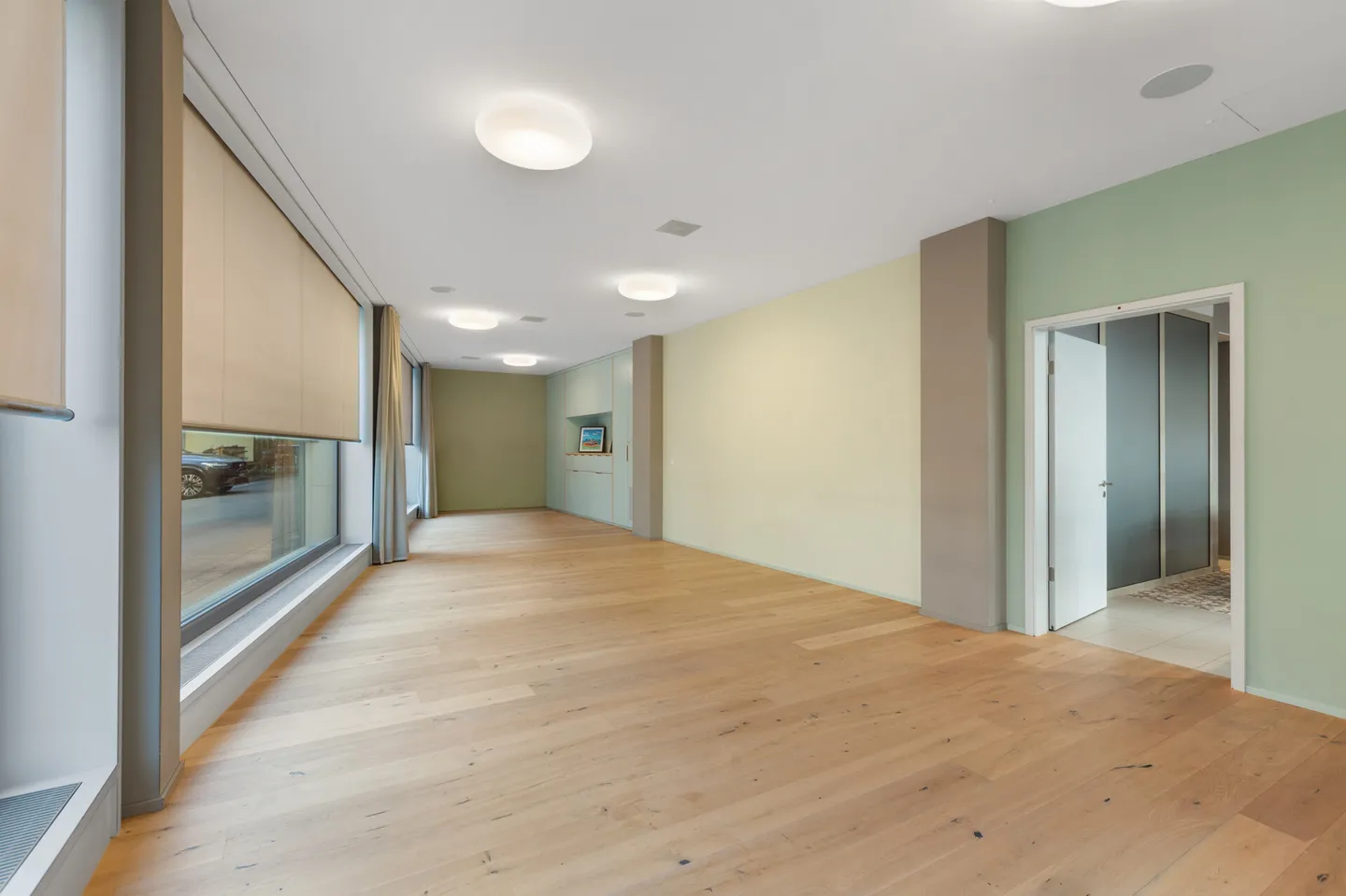 Unique Opportunity: Generous Commercial Space in the Heart of Wiedikon - Photo 4 of 25