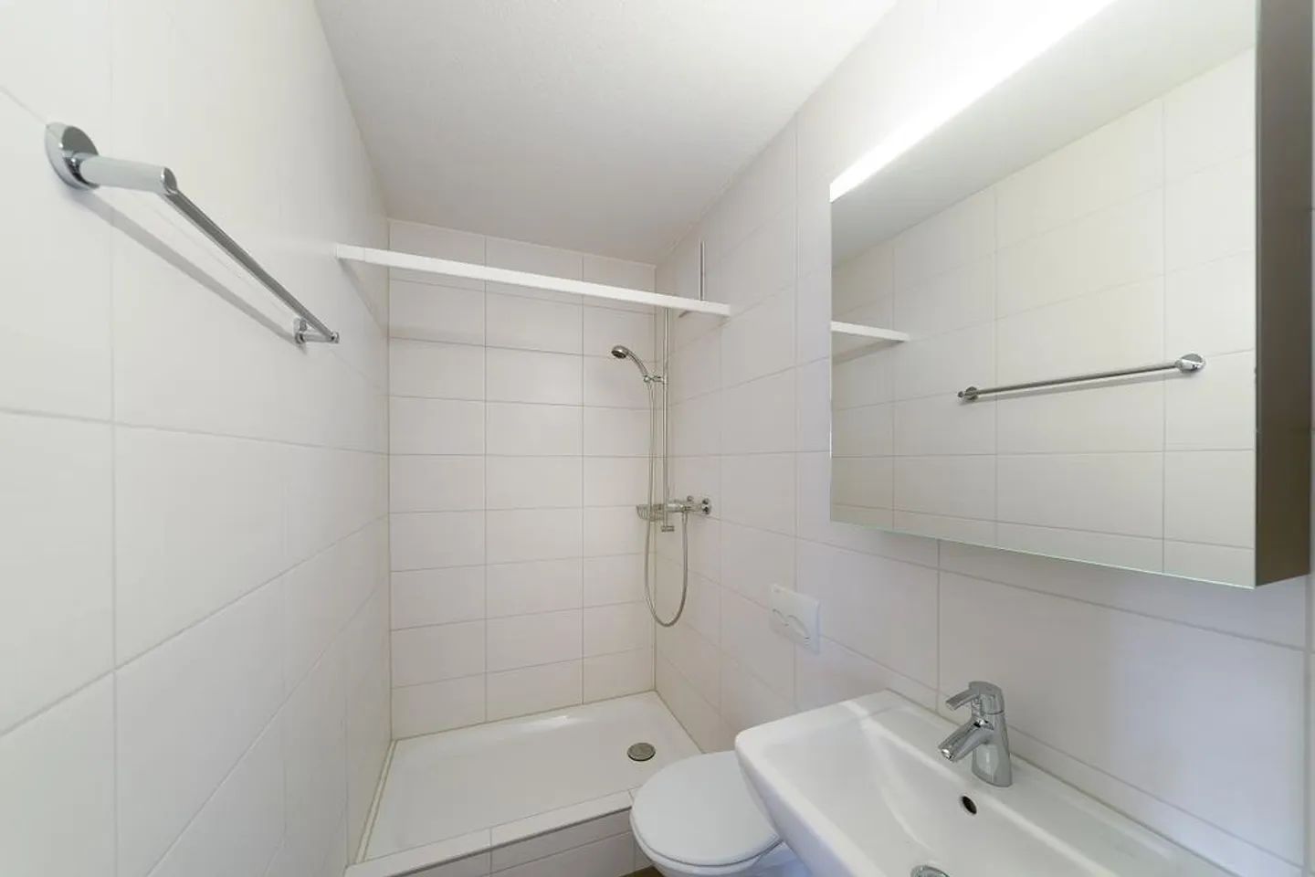 Balcony with evening sun, 2 bathrooms (1x bath, 1x shower) - Photo 9 of 10